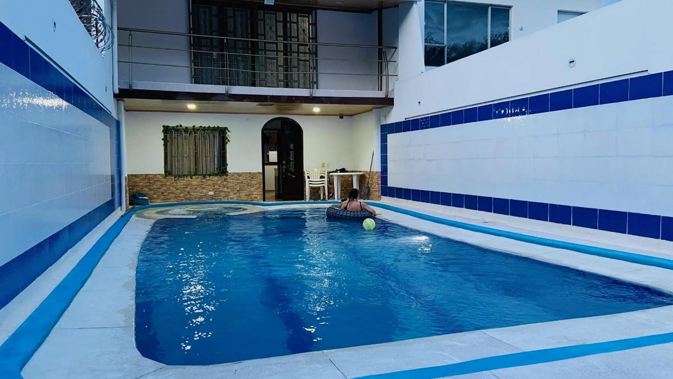 Property building in Casa con Piscina Privada y Jacuzzi