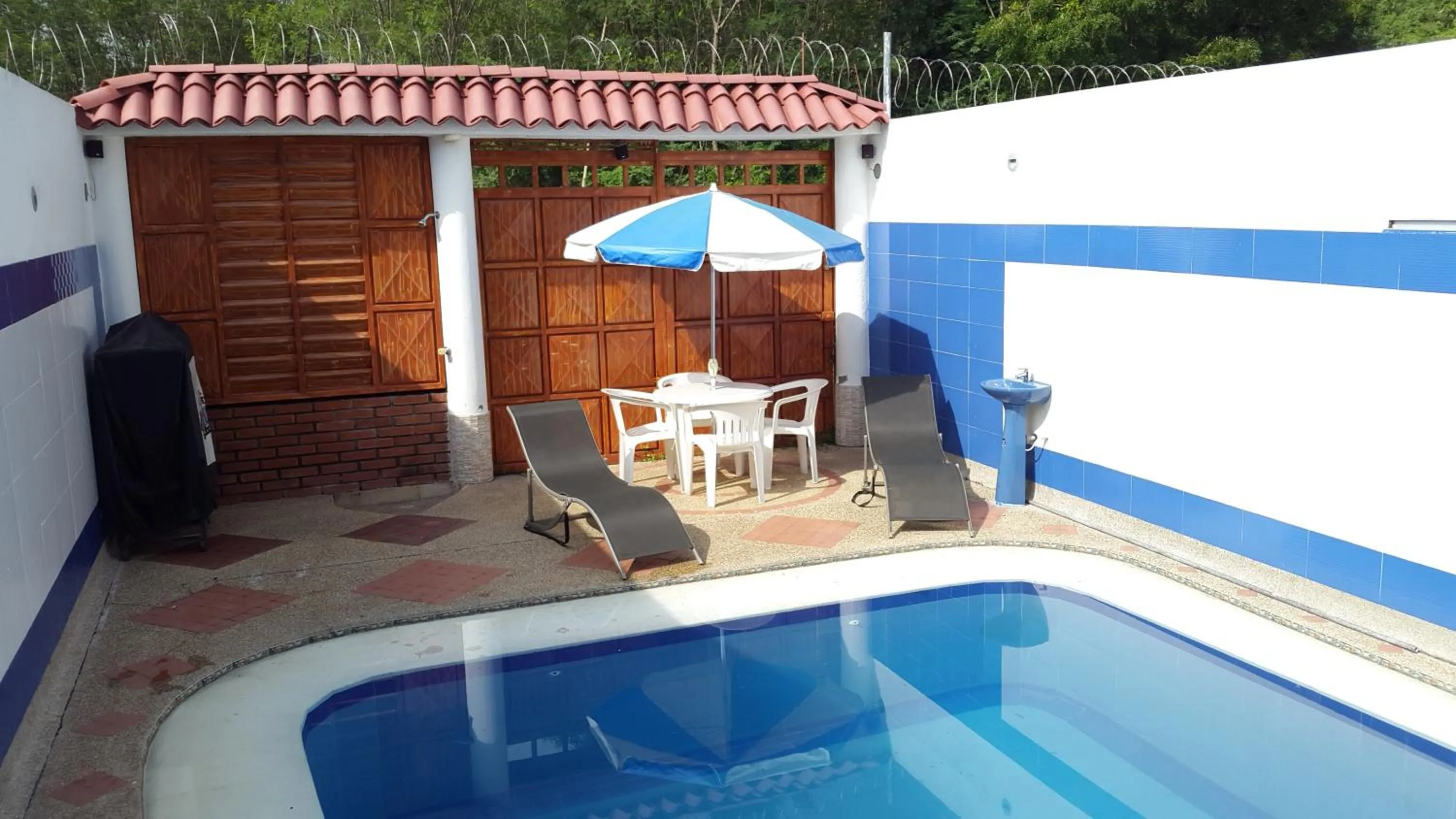 BBQ facilities in Casa con Piscina Privada y Jacuzzi