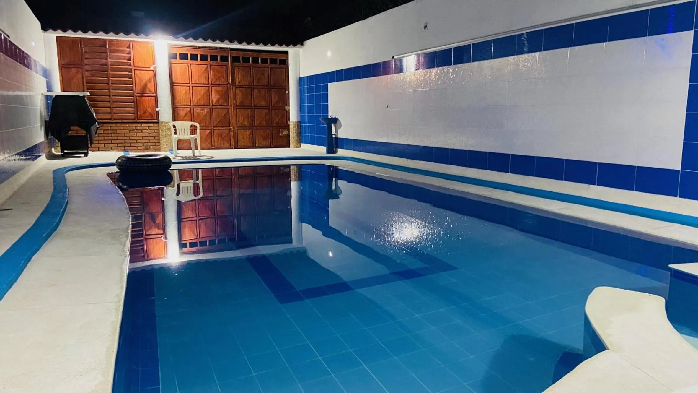 Swimming pool in Casa con Piscina Privada y Jacuzzi