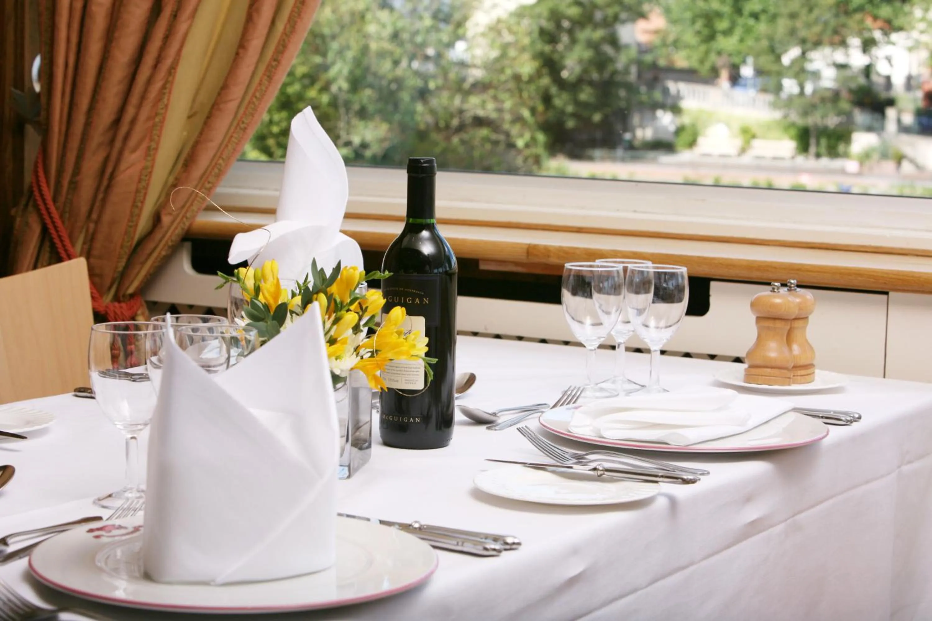 Restaurant/places to eat in Leander Club
