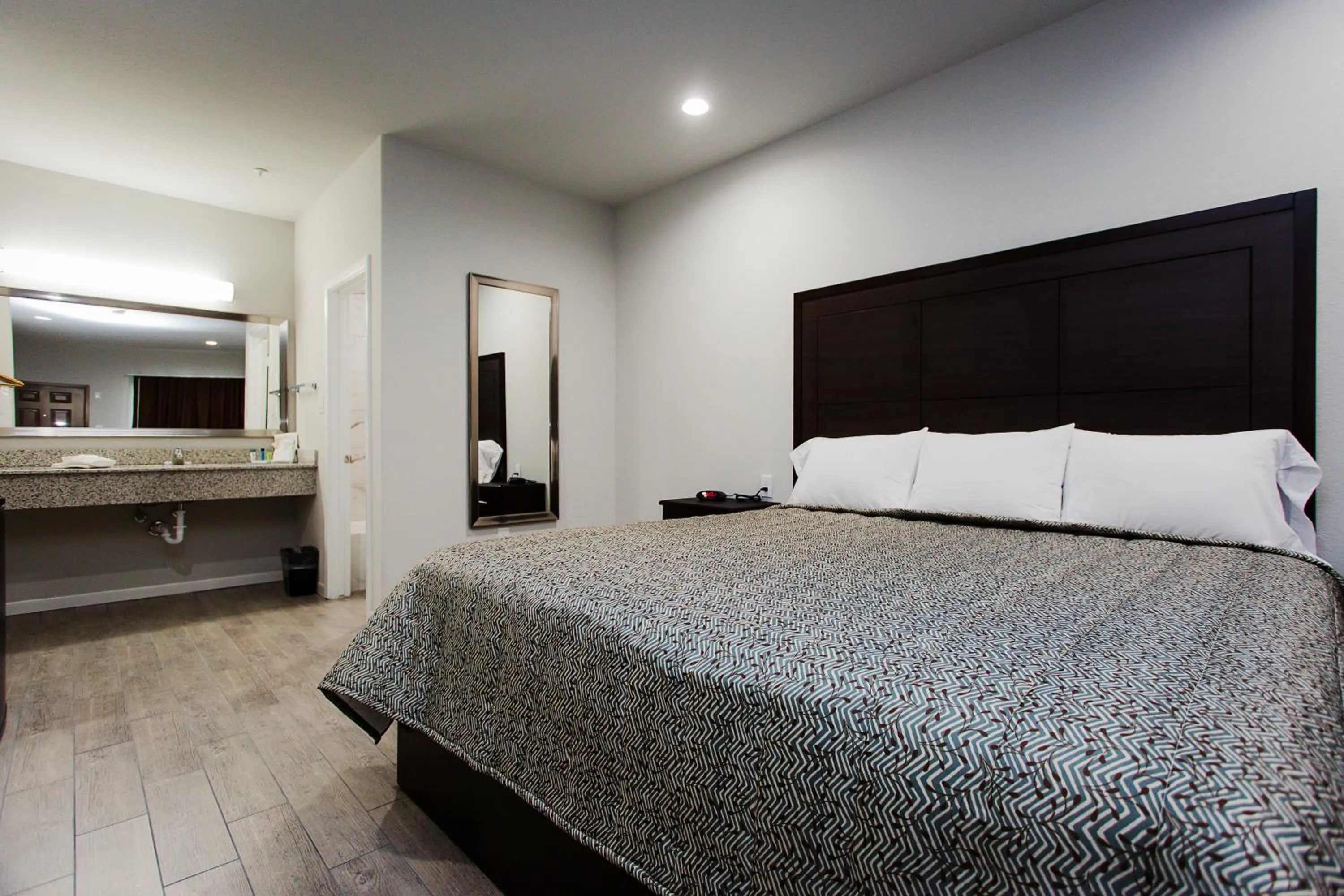 Bed in Palace Inn-529