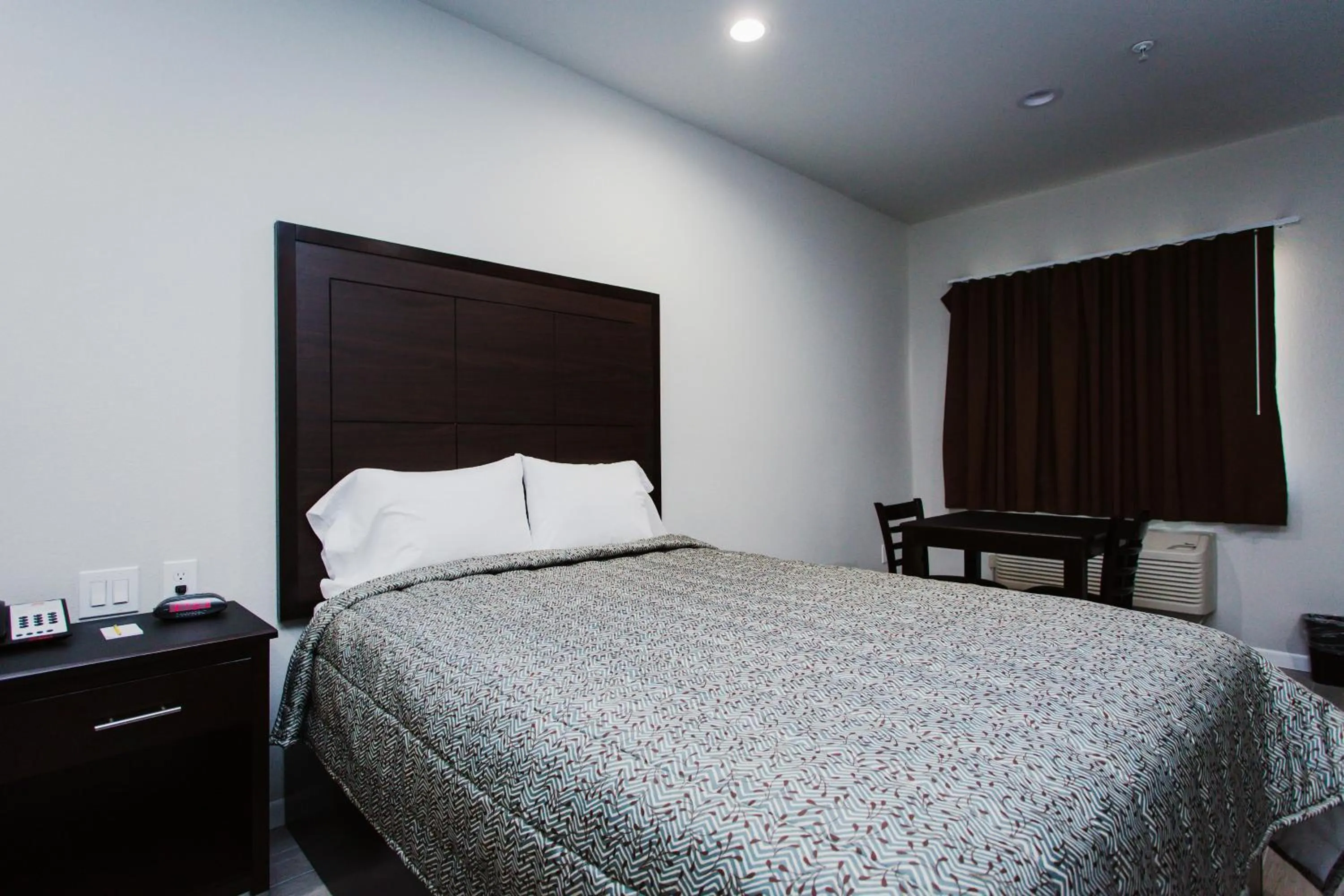 Bed in Palace Inn-529