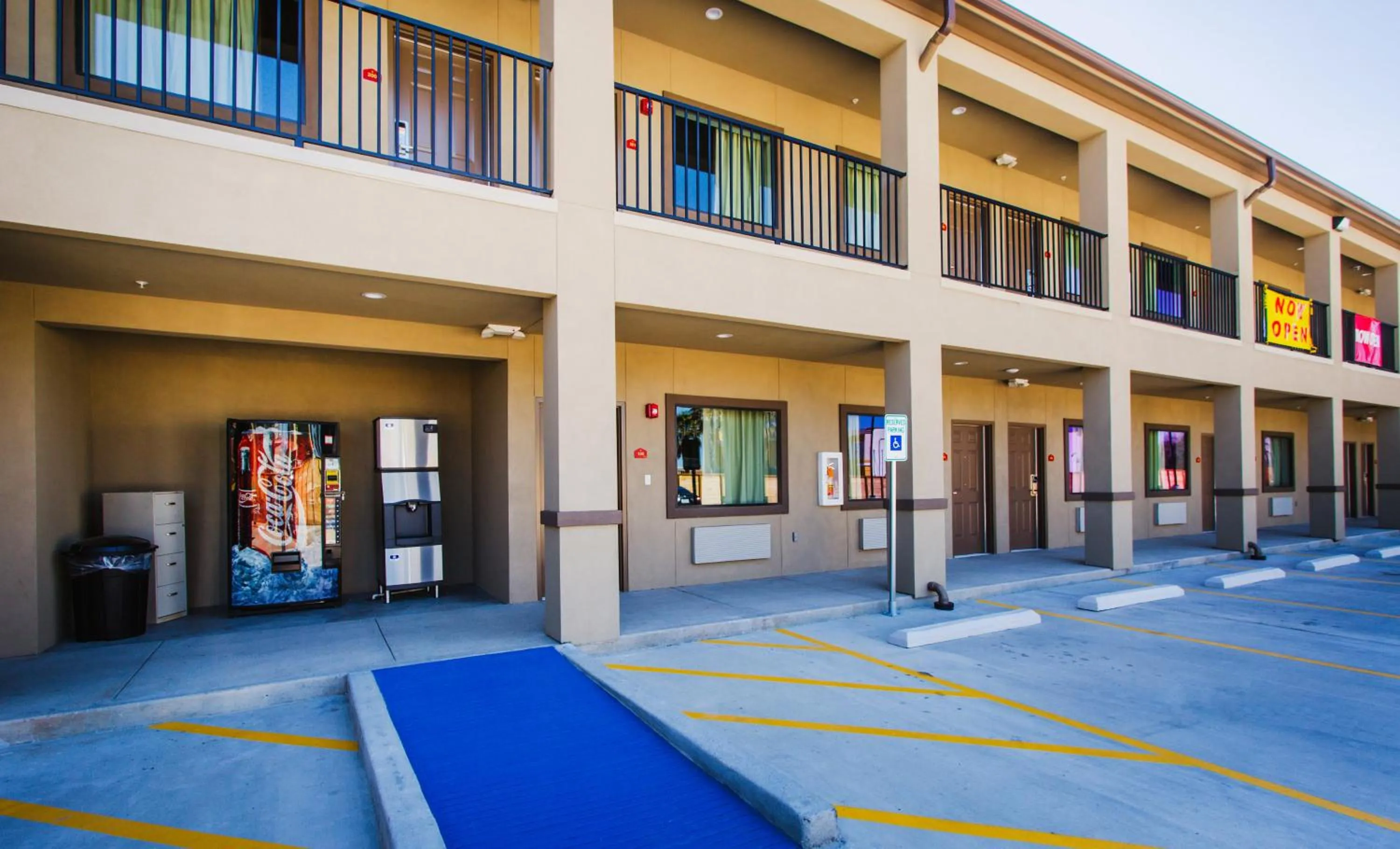 Restaurant/places to eat in Palace Inn-529