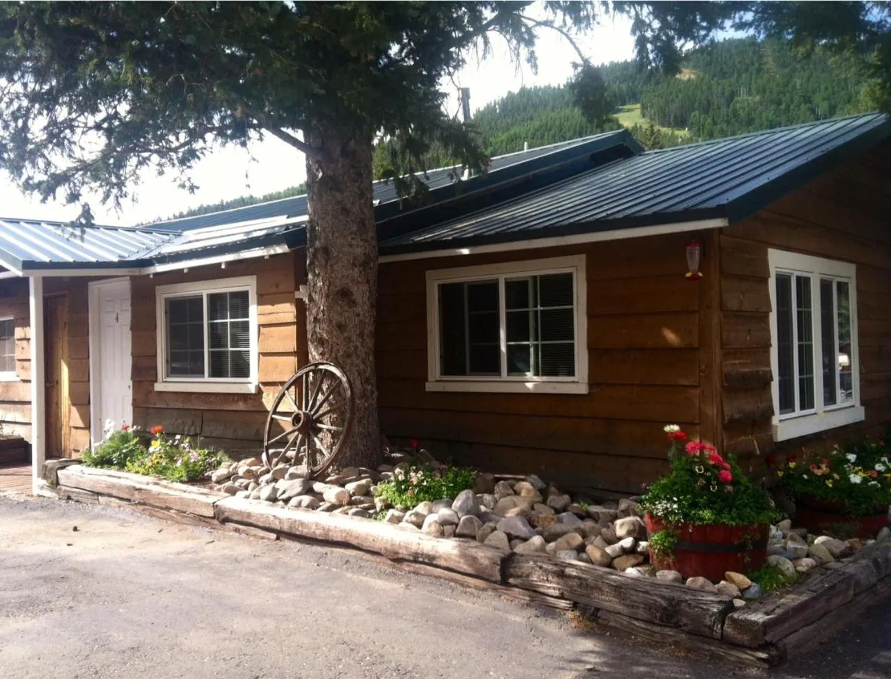 Property building in Deer Lodge