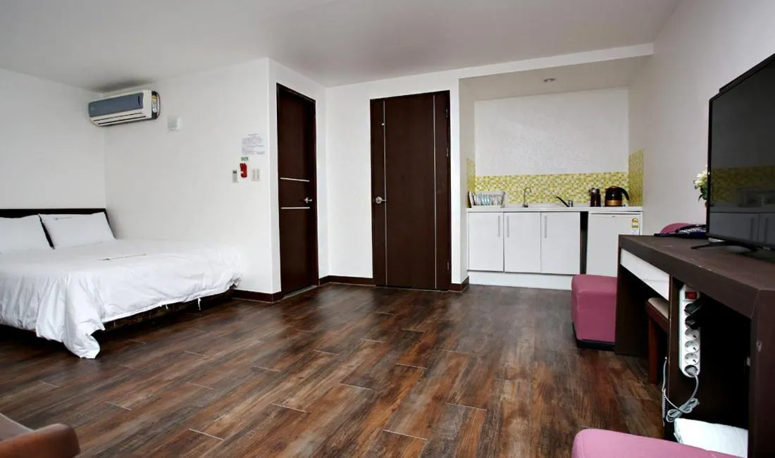 Decorative detail, Bed in Hotel Mallipo