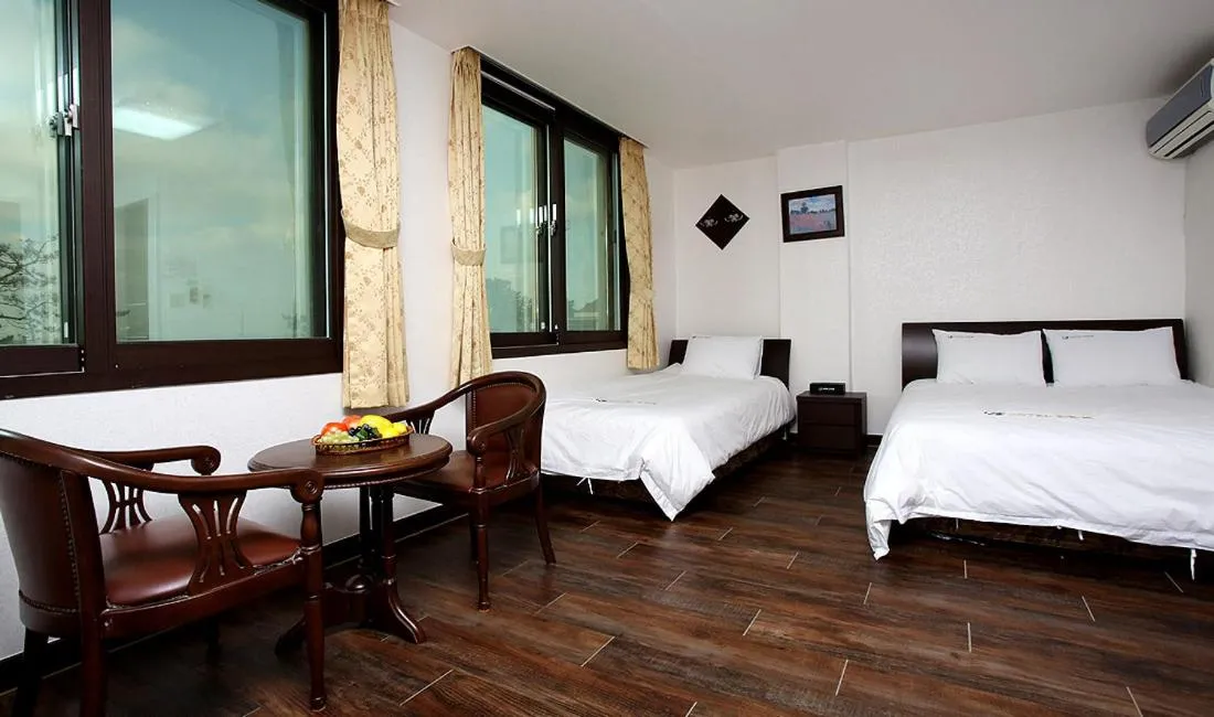 Decorative detail, Bed in Hotel Mallipo