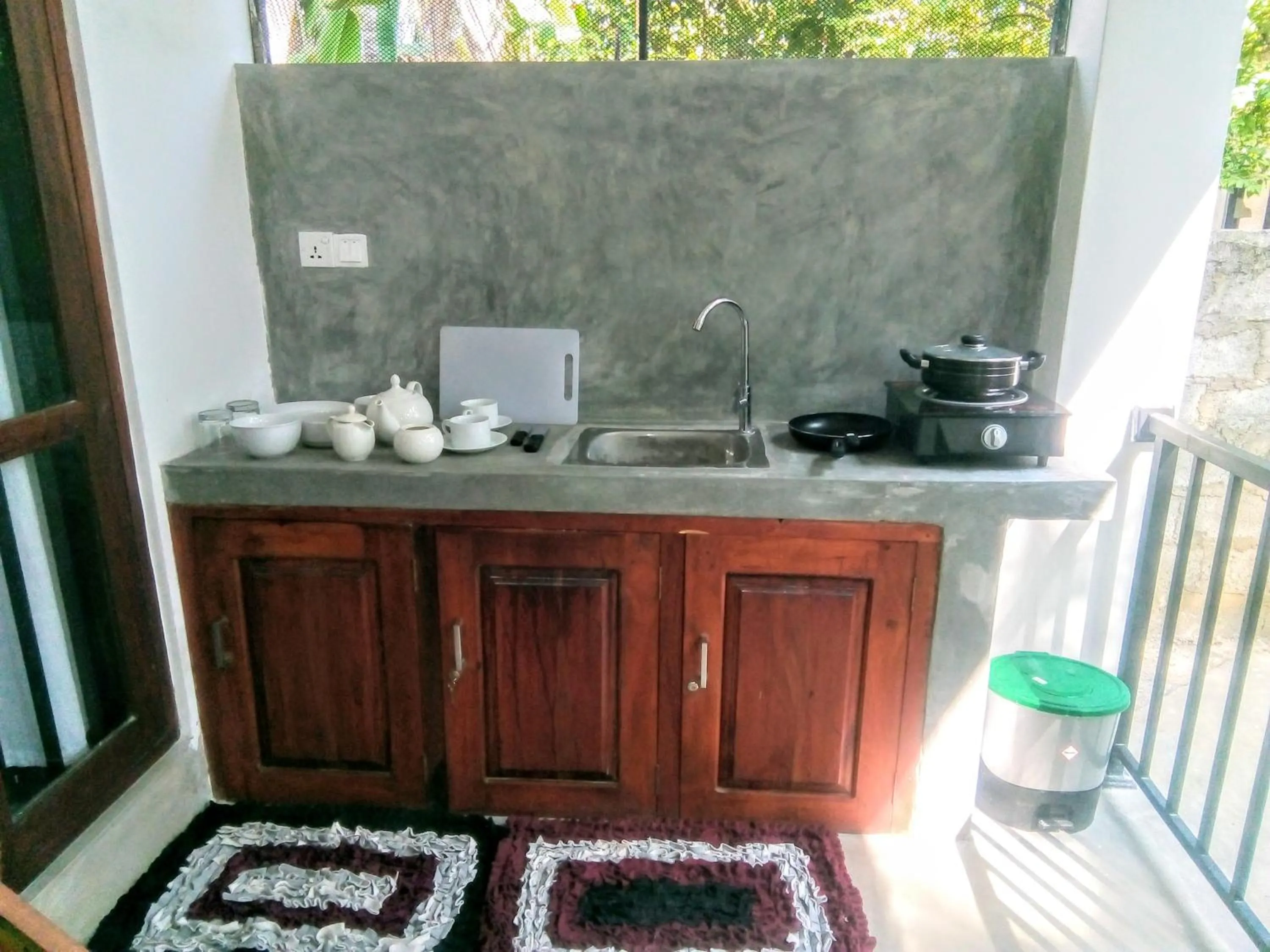 Coffee/tea facilities in MN House