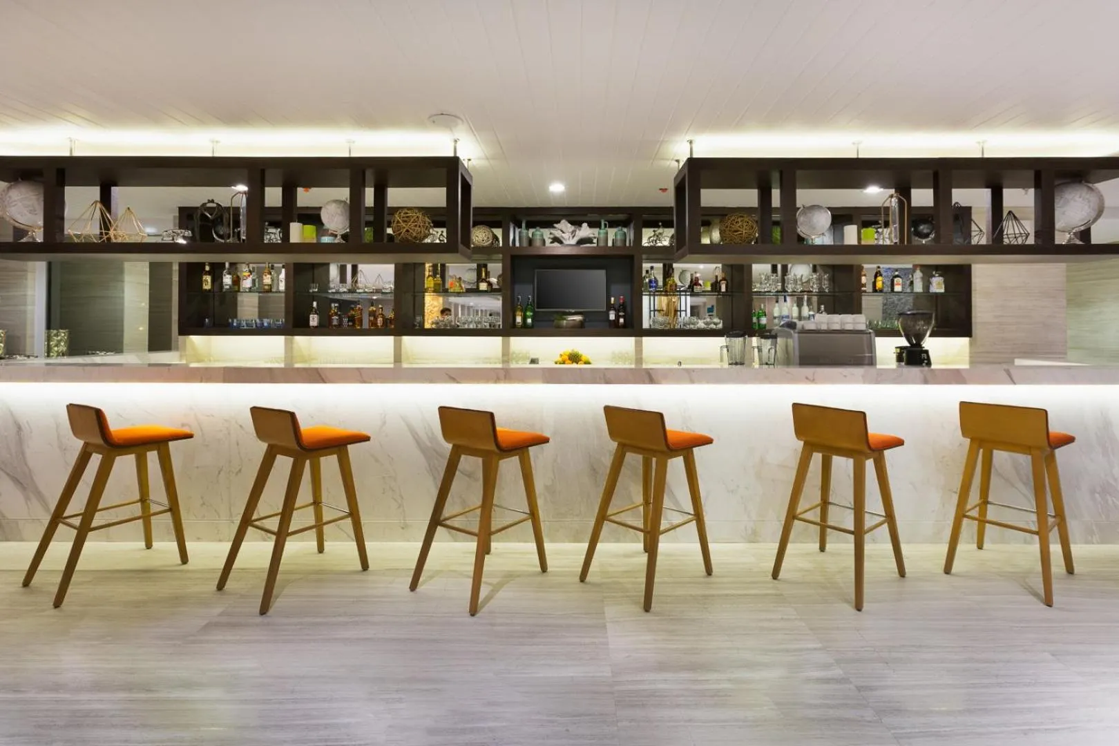 Lounge or bar in Savoy Hotel Boracay near Newcoast Beach