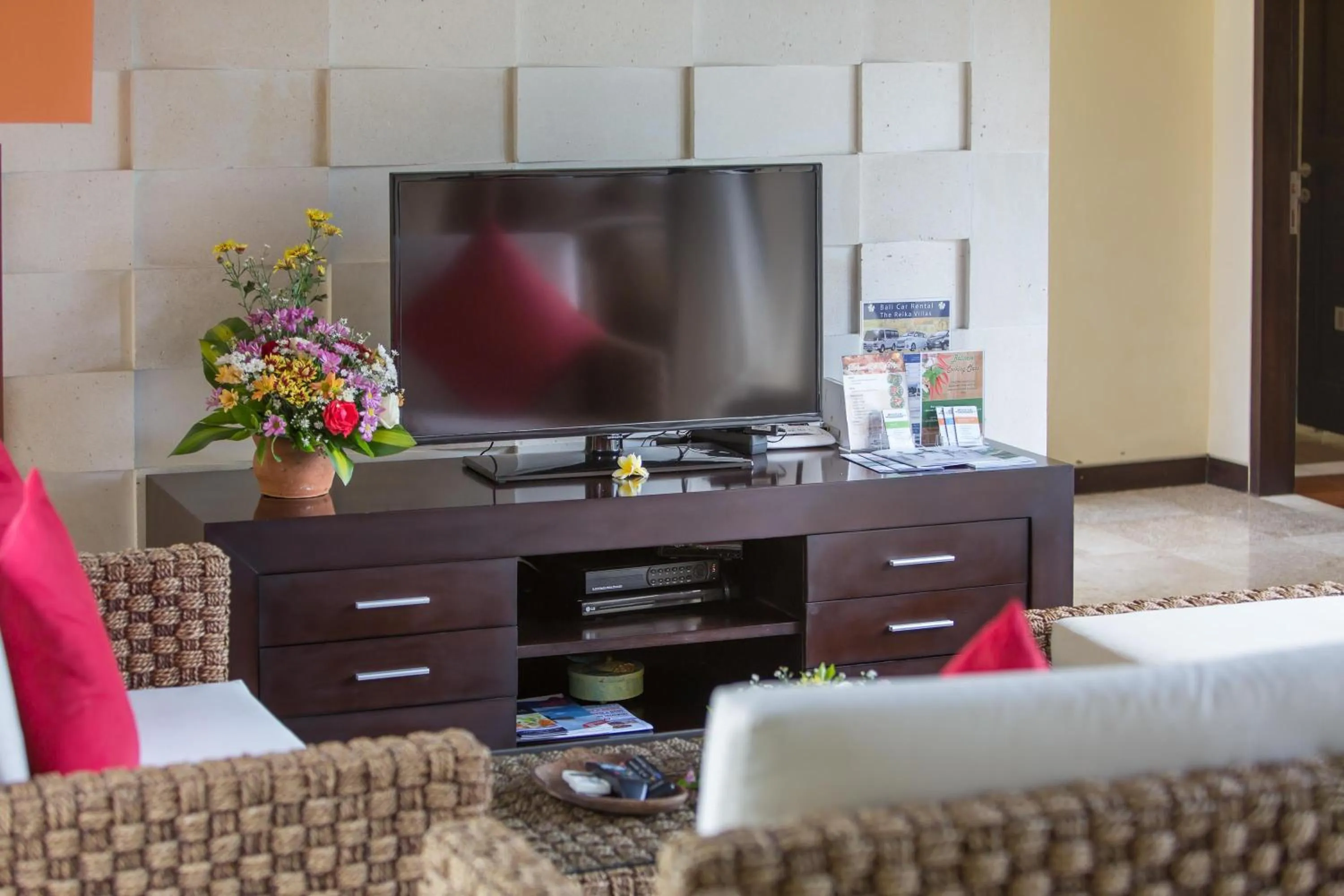 Communal lounge/ TV room in The Reika Villas by Nagisa Bali