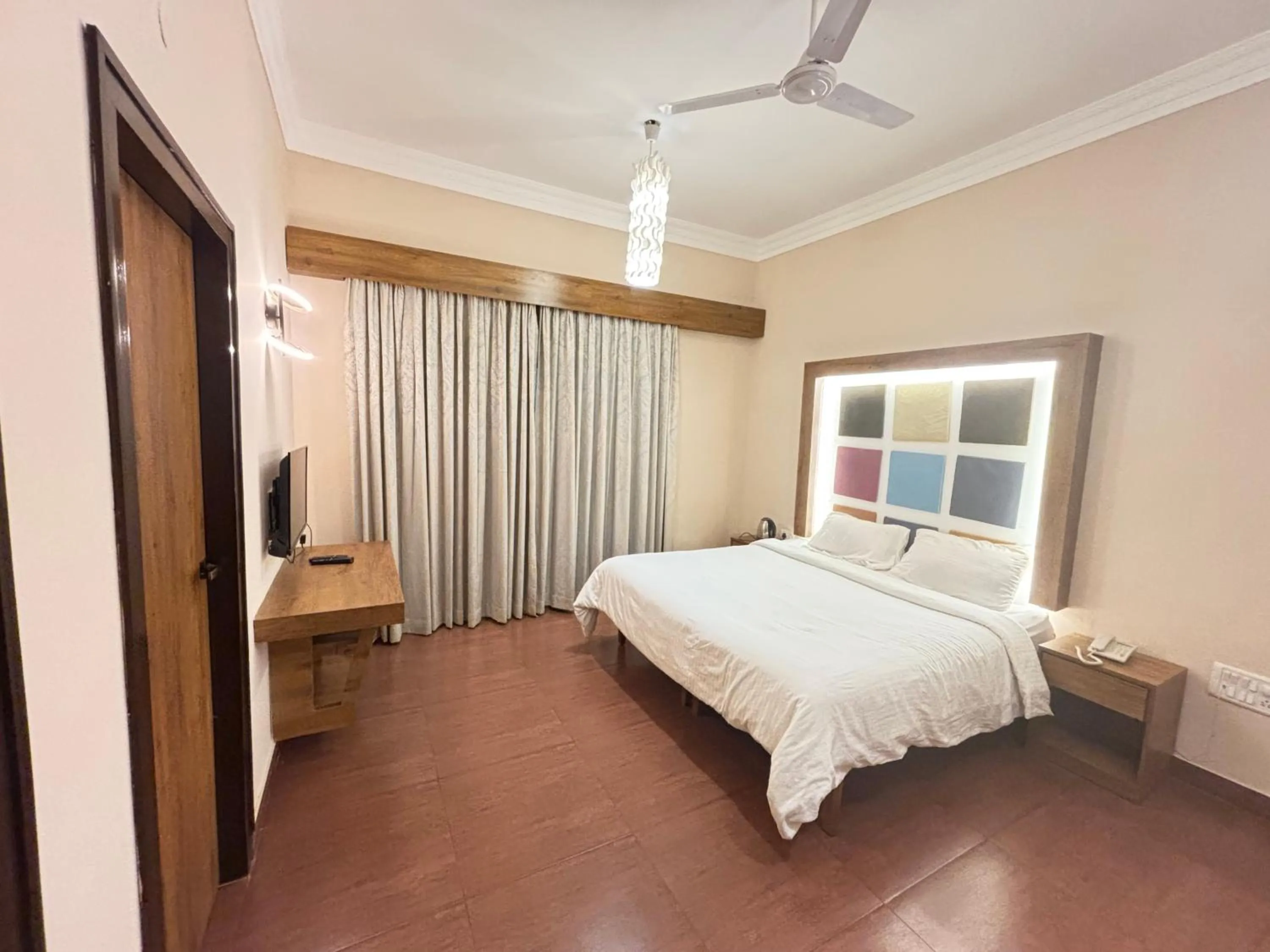 Bed in Zeenath Taj Gardens