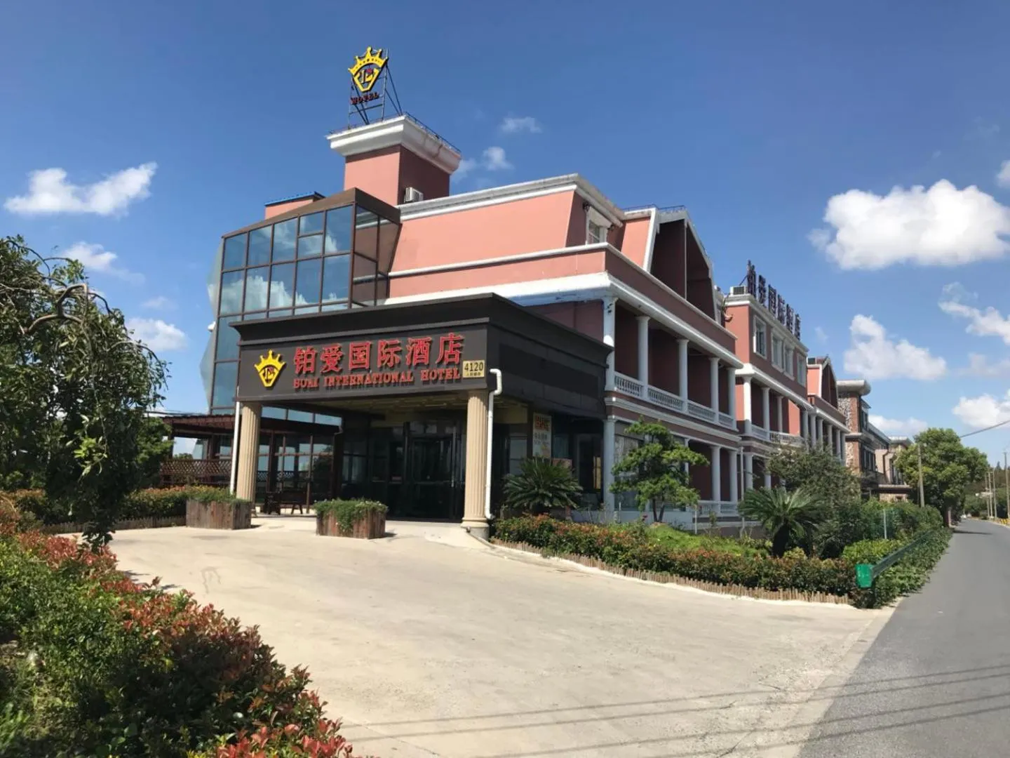 Facade/entrance in Bo Ai International Hotel Shanghai Pudong Airport Branch-Provide shuttle services to Pudong Airport and Disneyland