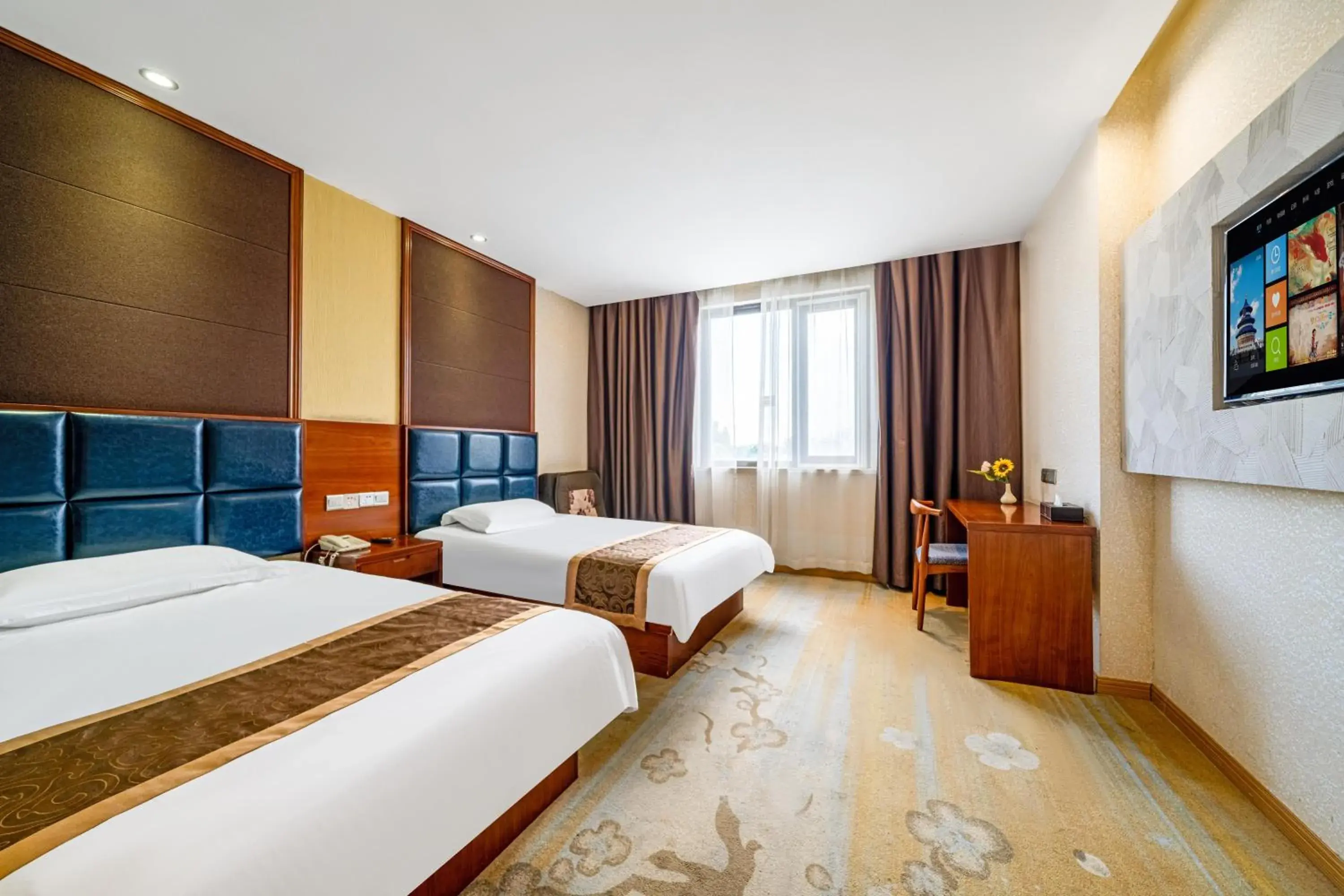 Living room, Bed in Bo Ai International Hotel Shanghai Pudong Airport Branch-Provide shuttle services to Pudong Airport and Disneyland Living room, Bed in Bo Ai International Hotel Shanghai Pudong Airport Branch-Provide shuttle services to Pudong Airport and Disneyland