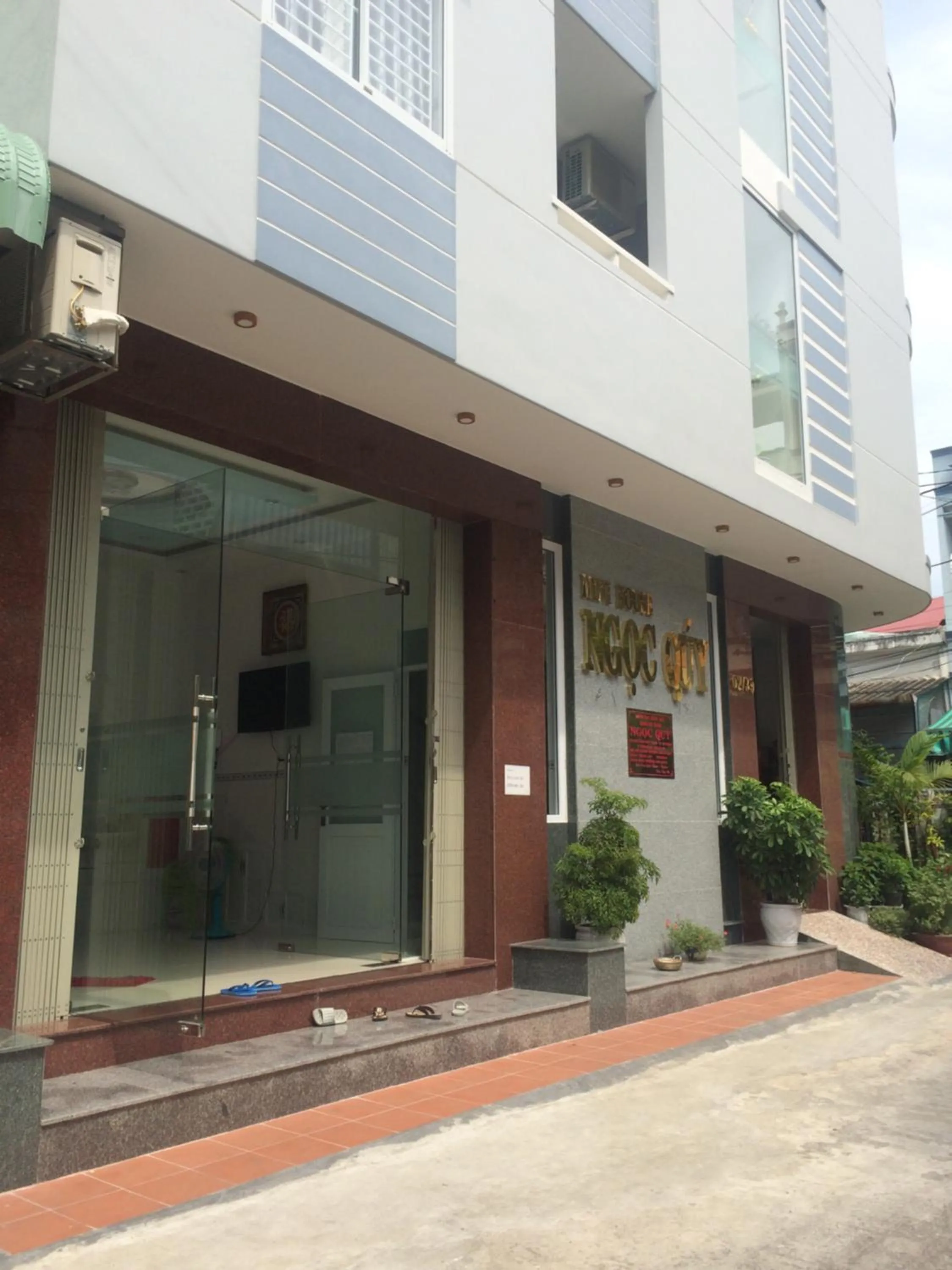 Facade/entrance in NGỌC QUÝ Mini House