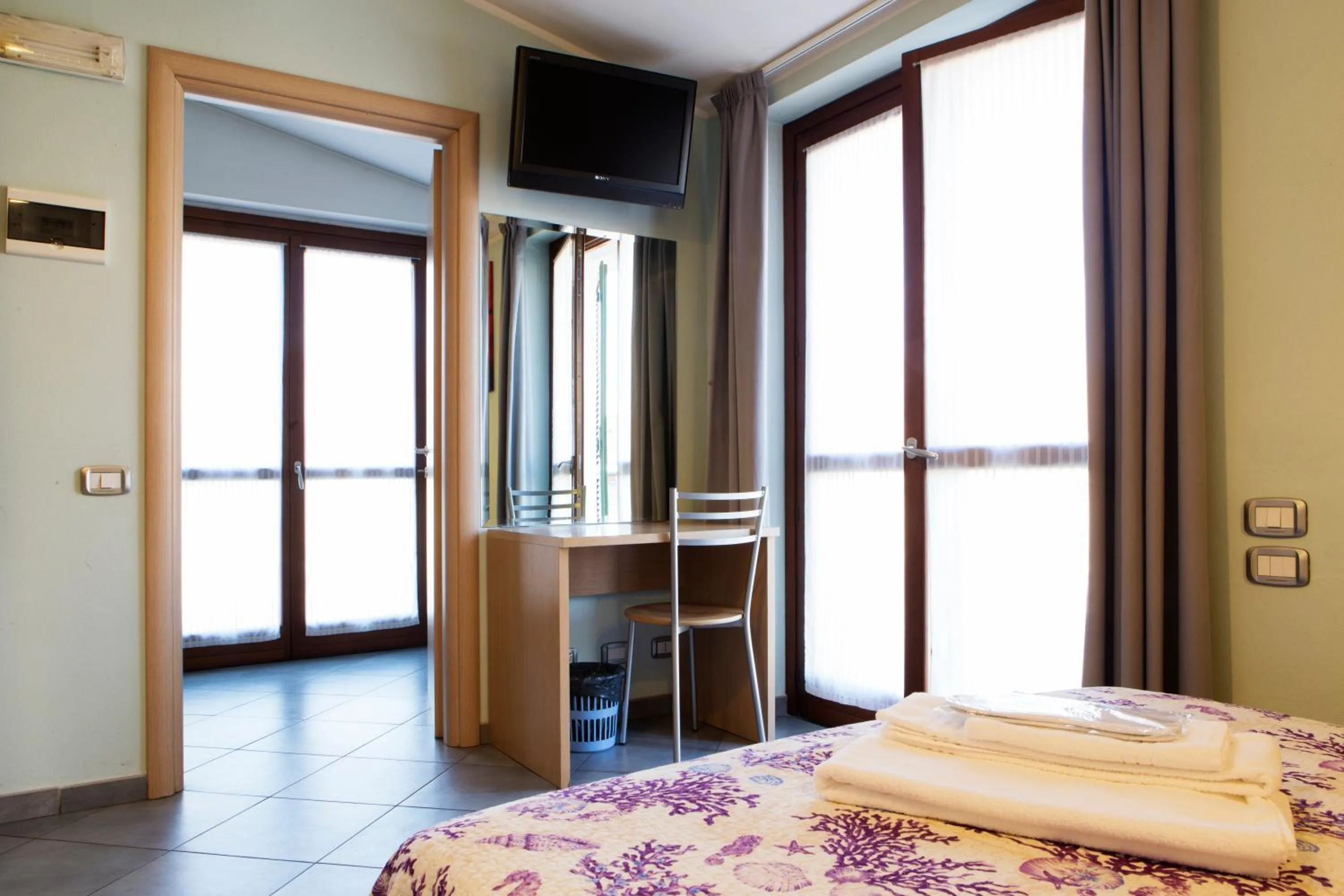Balcony/Terrace, Bed in Albergo Verdi