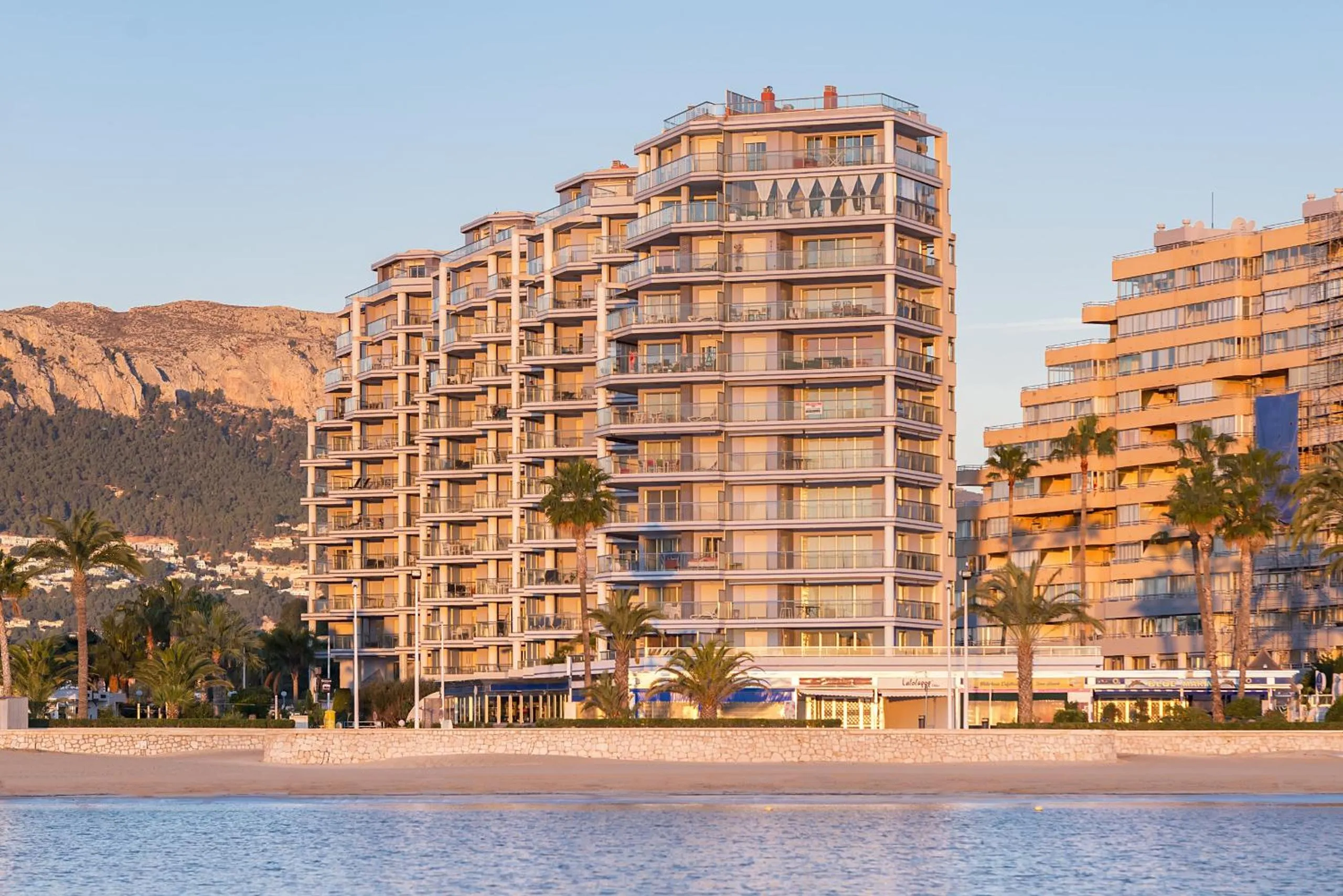 Property building in Apartamentos Hipocampos Calpe Rent Apart