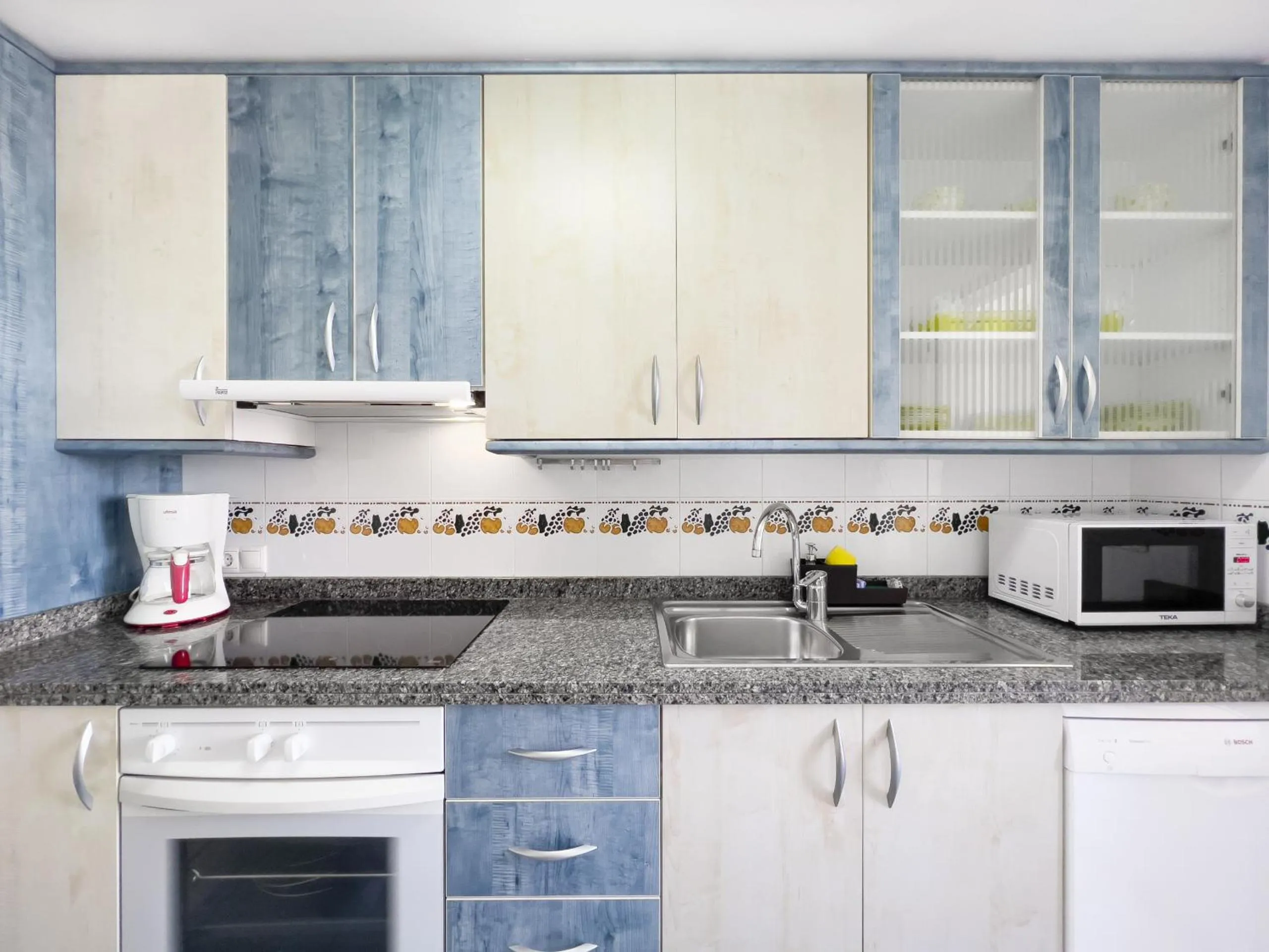 Kitchen or kitchenette in Apartamentos Hipocampos Calpe Rent Apart
