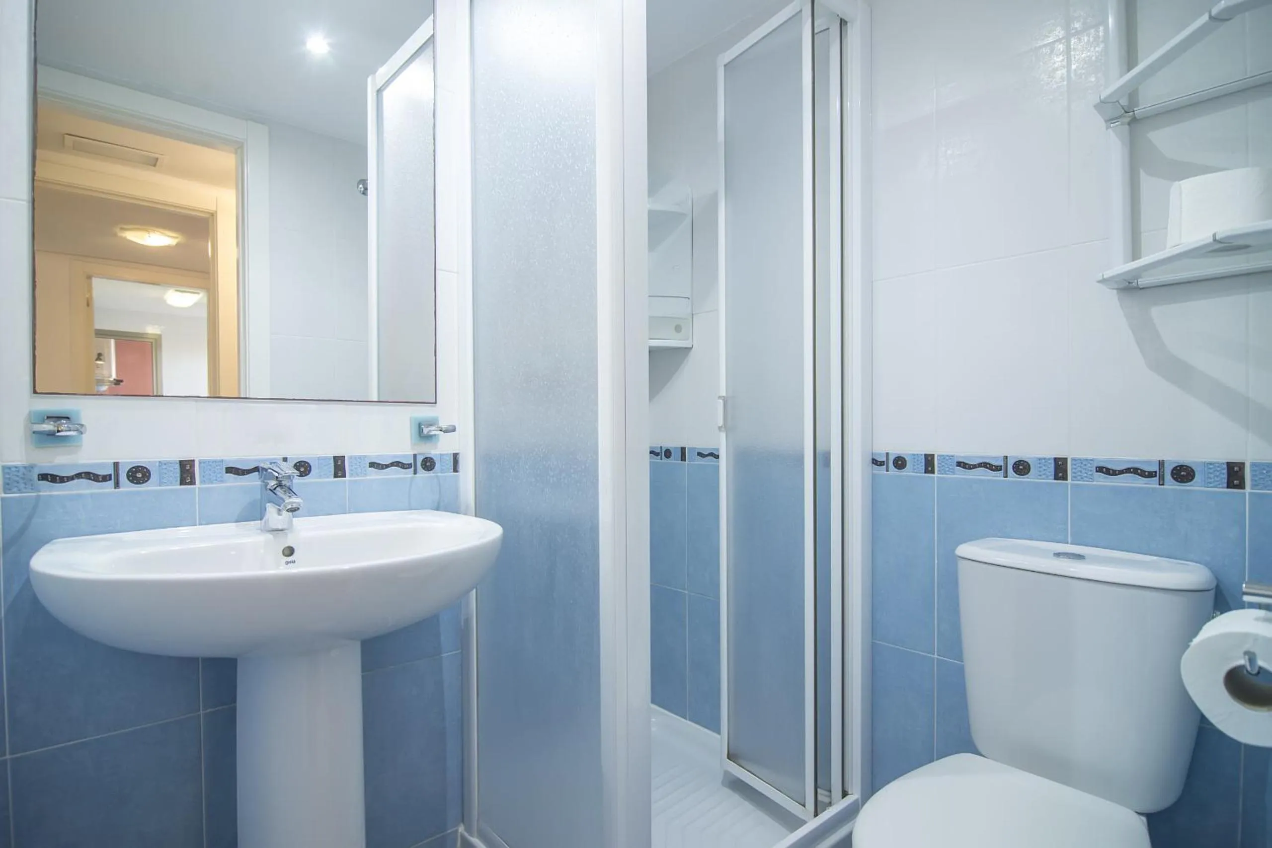 Bathroom in Apartamentos Hipocampos Calpe Rent Apart