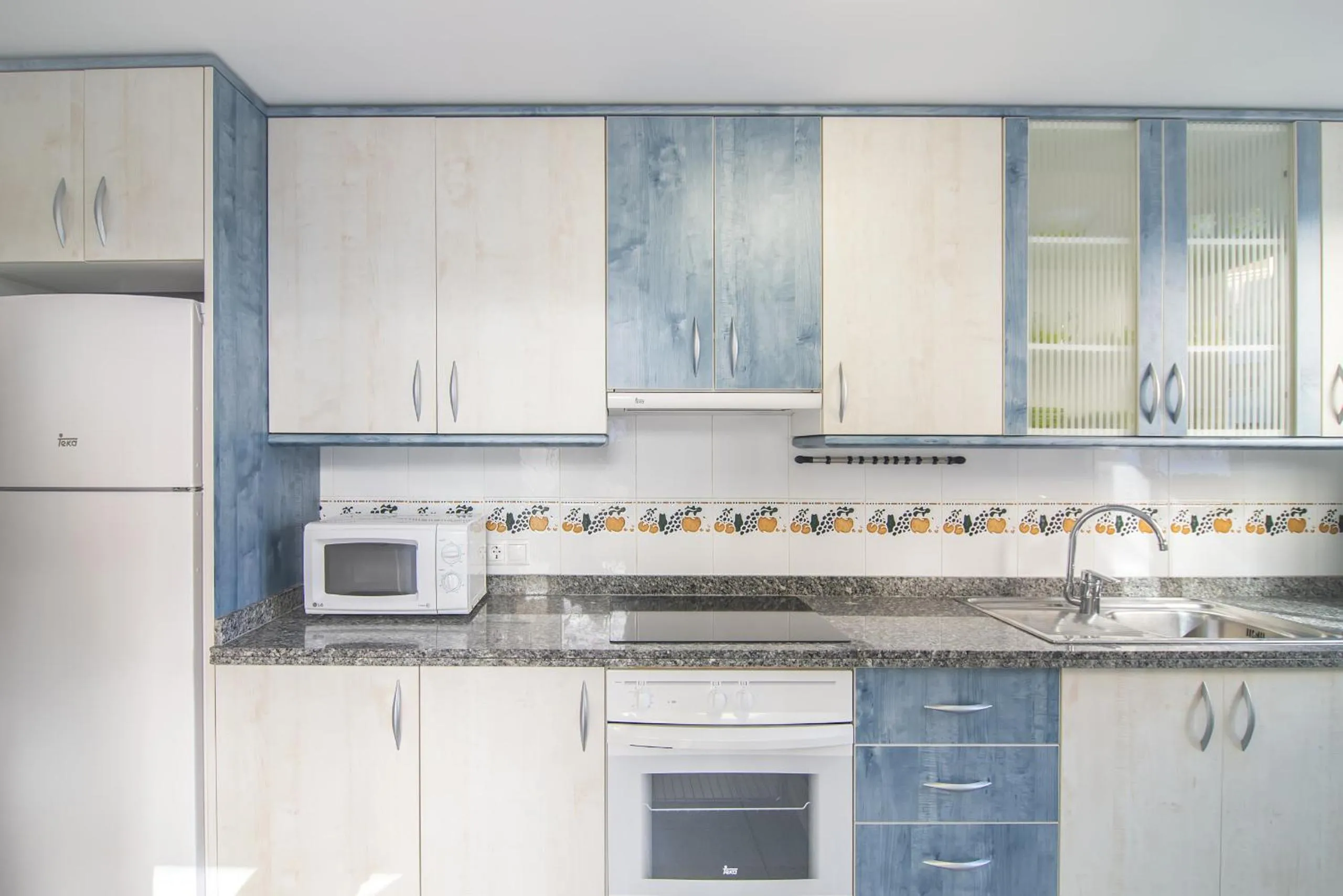 Kitchen or kitchenette in Apartamentos Hipocampos Calpe Rent Apart