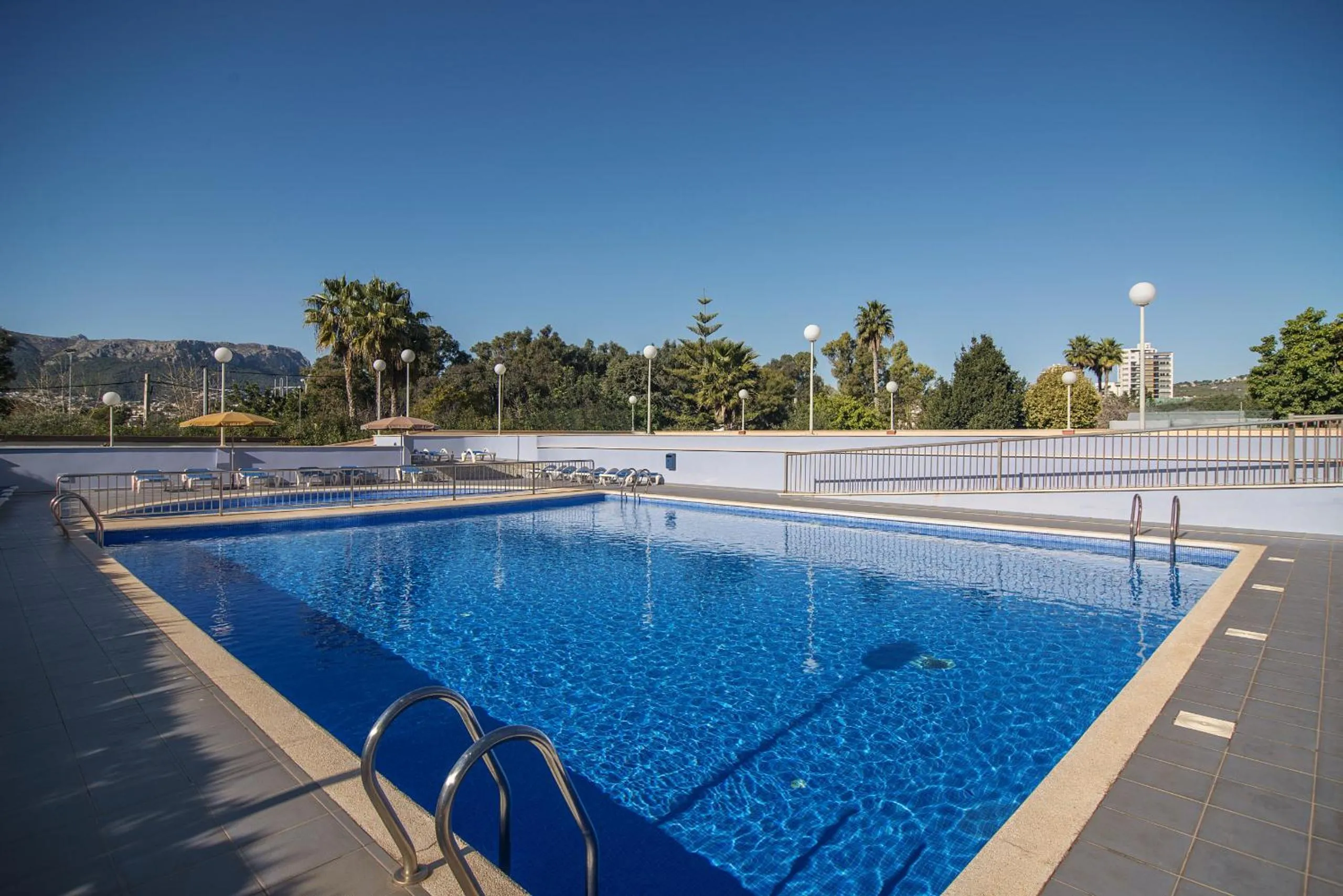 Swimming pool in Apartamentos Hipocampos Calpe Rent Apart