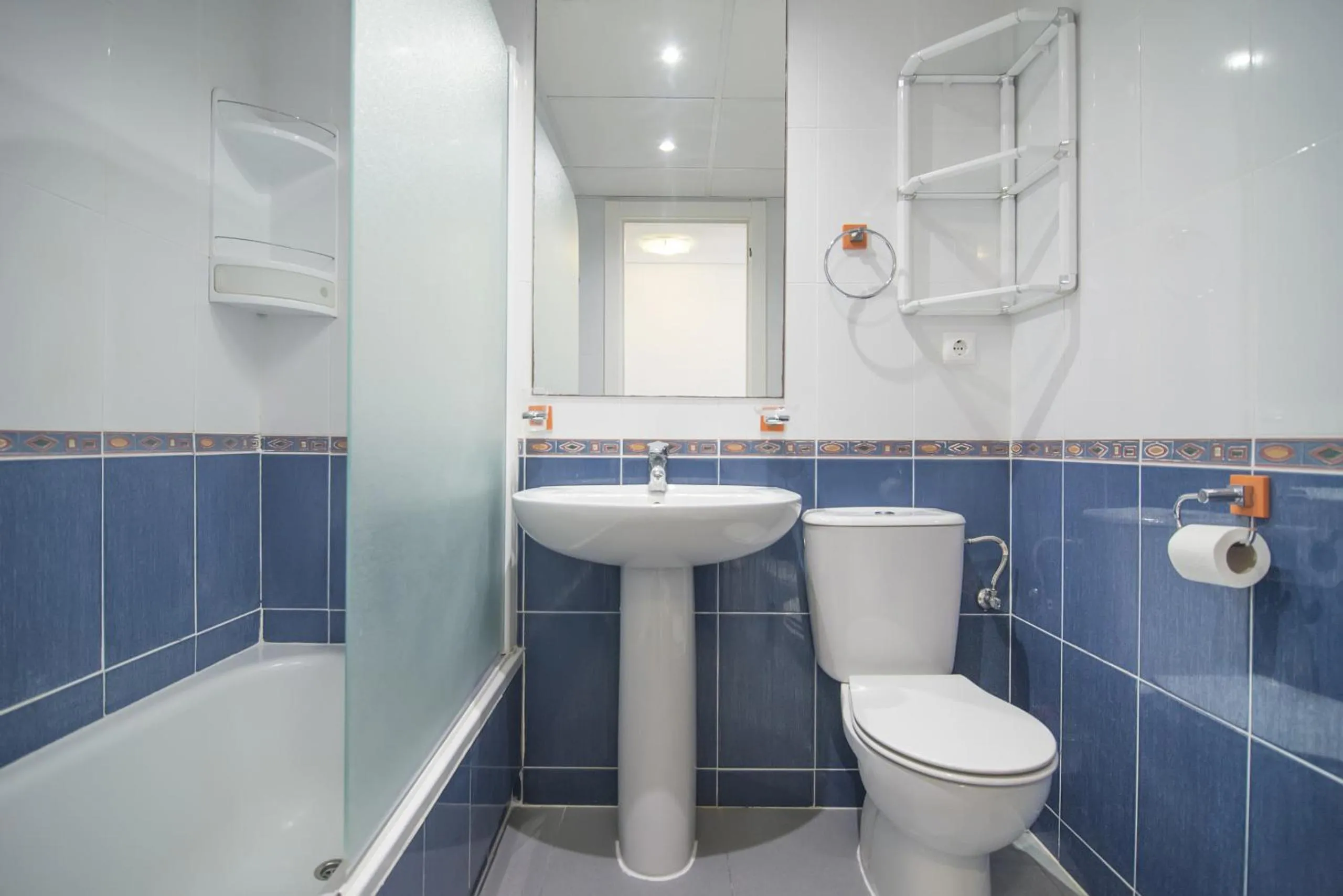Bathroom in Apartamentos Hipocampos Calpe Rent Apart