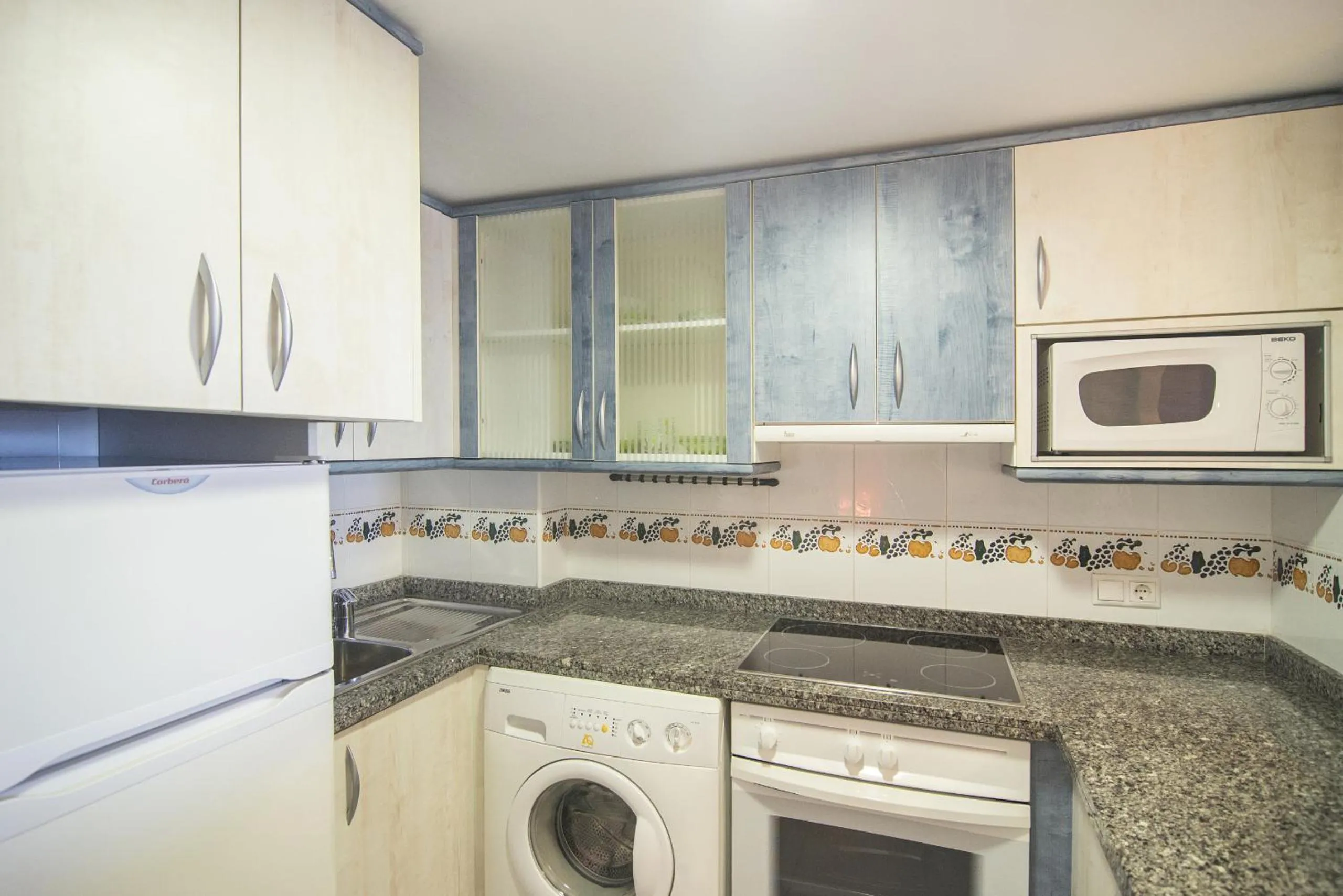 Kitchen or kitchenette in Apartamentos Hipocampos Calpe Rent Apart
