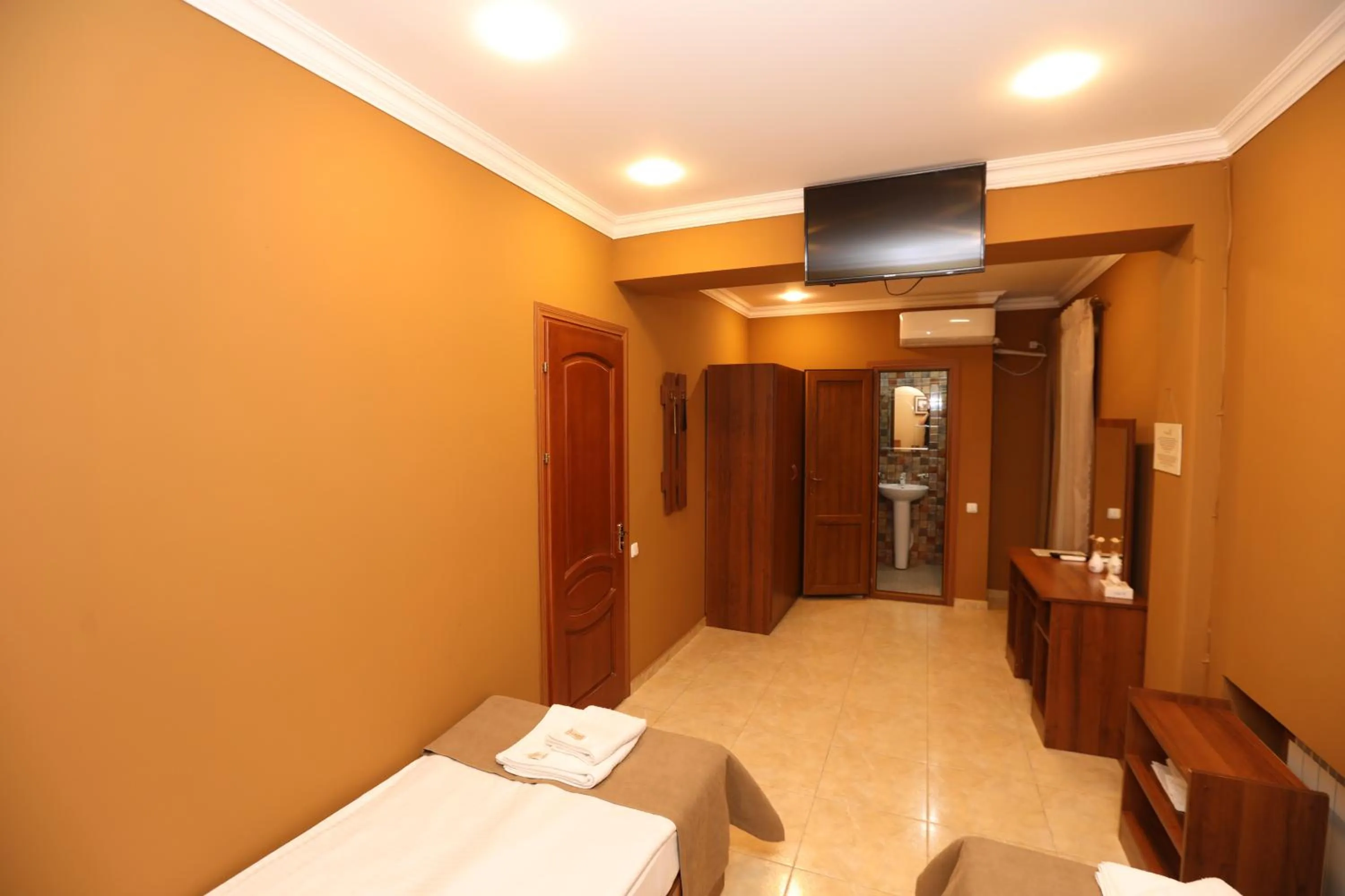 Photo of the whole room, Bed in Popock Baghramyan