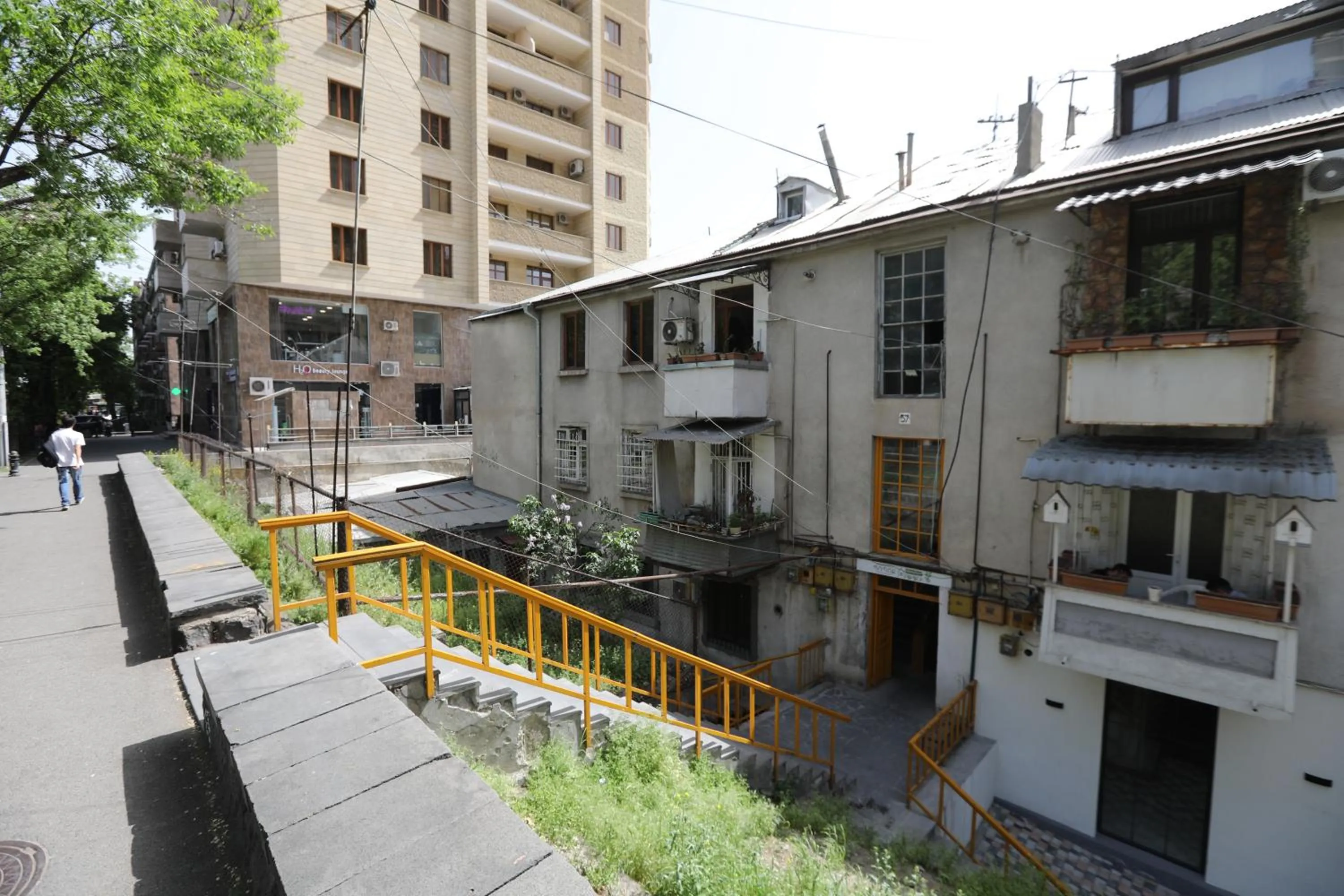 Property building in Popock Baghramyan