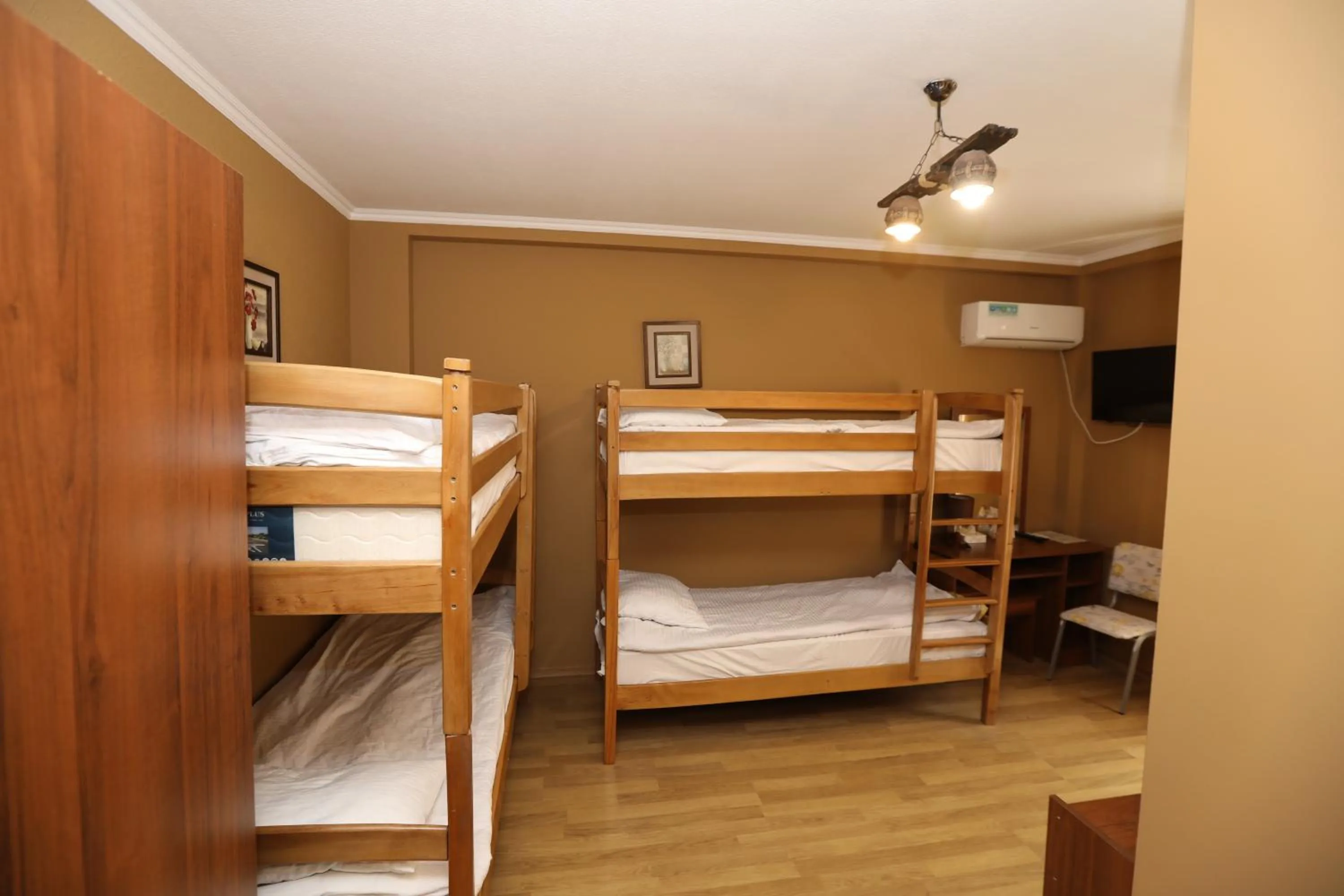 Photo of the whole room, Bed in Popock Baghramyan