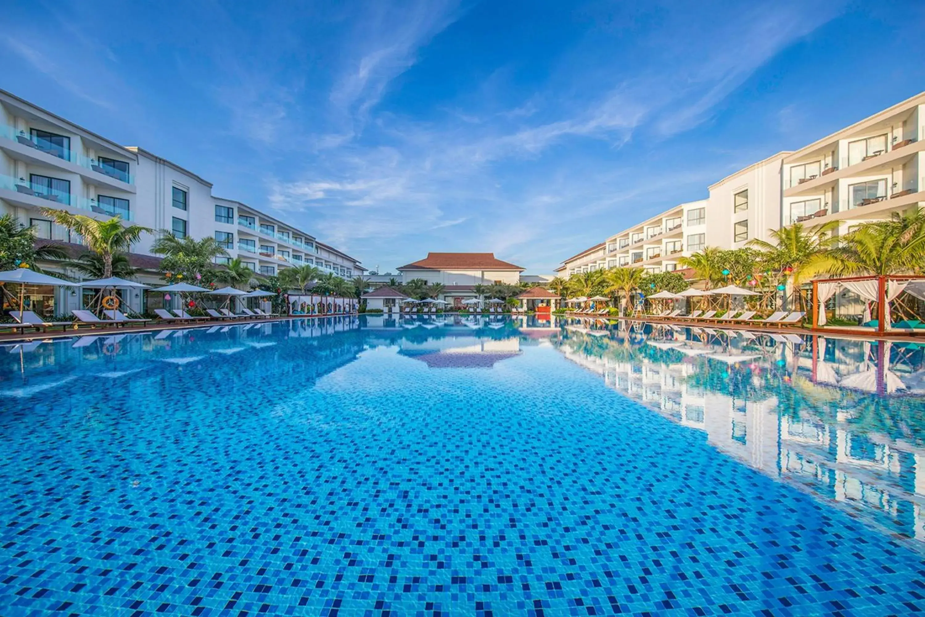 Swimming pool in Vinpearl Resort & Spa Hoi An Swimming pool in Vinpearl Resort & Spa Hoi An