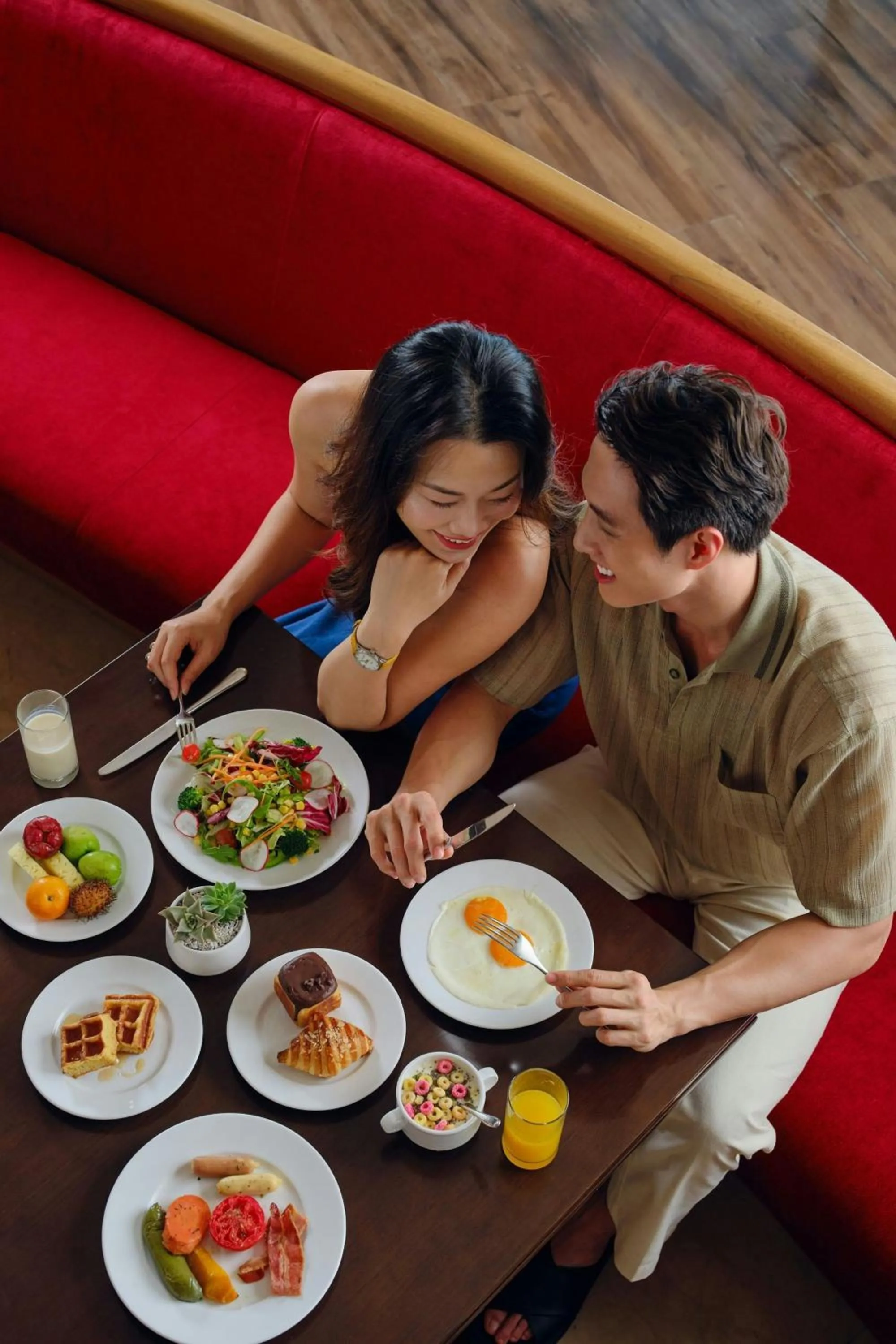 Restaurant/places to eat in Renaissance Danang Hoi An Resort & Spa