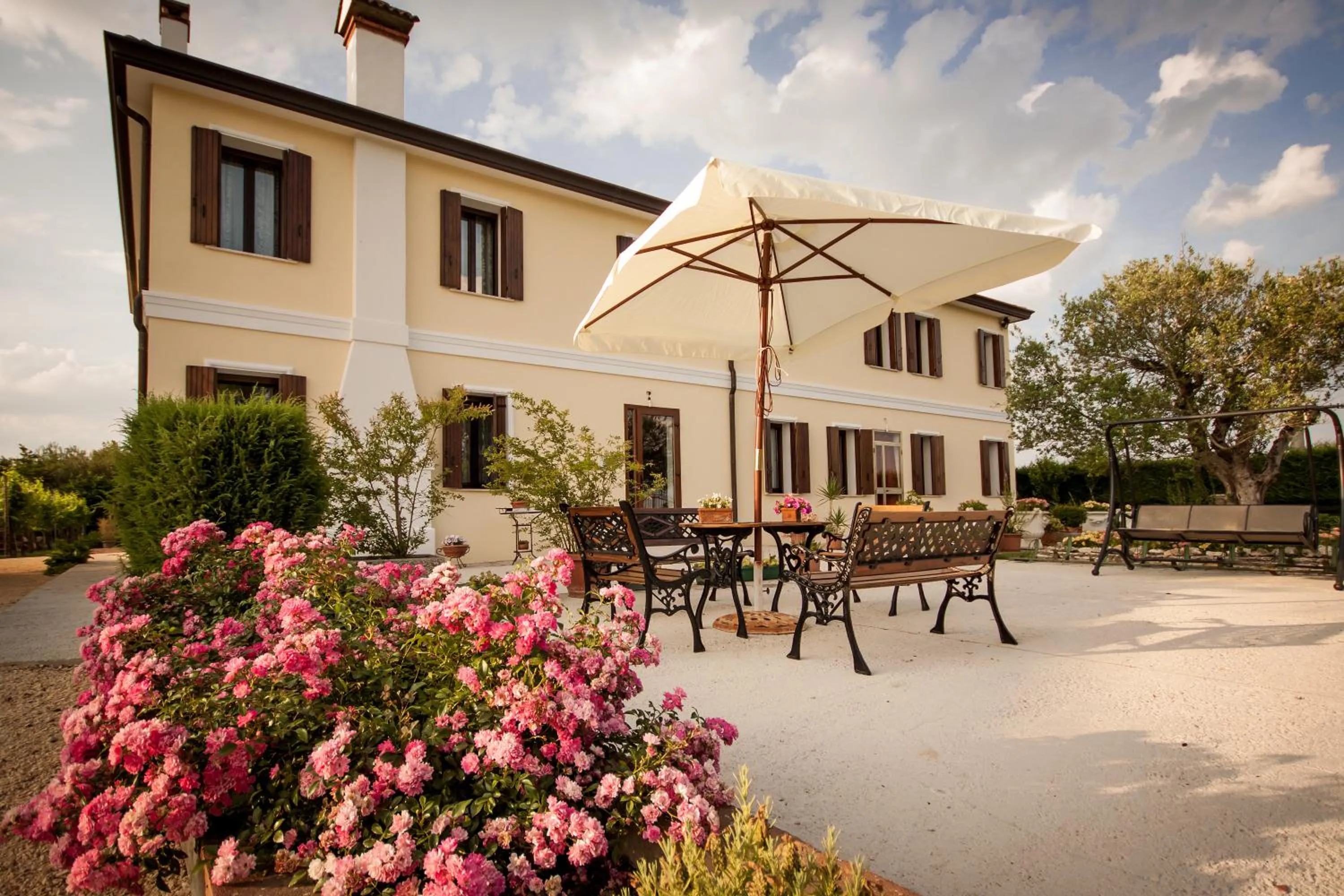 Facade/entrance in AgriB&B Corte Burchio