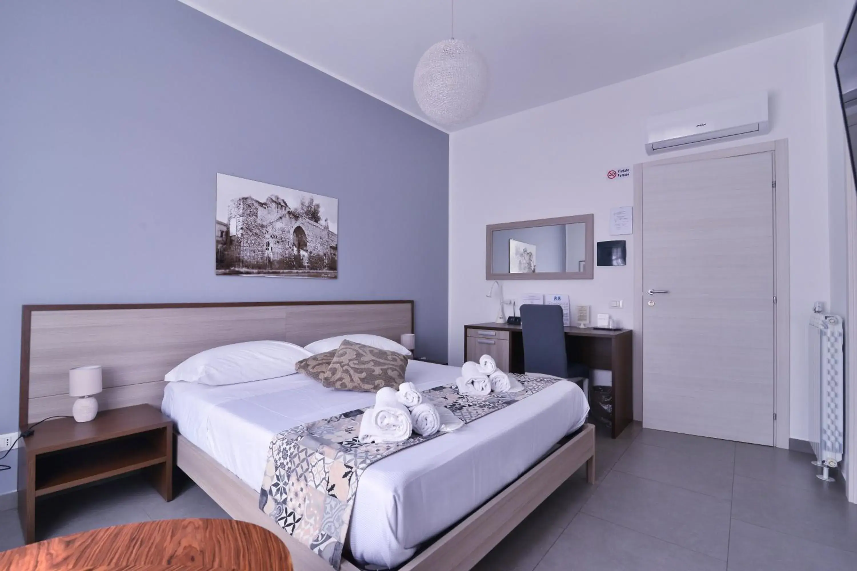 Double Room with Private Bathroom - single occupancy in B&B Le Porte Del Centro Double Room with Private Bathroom - single occupancy in B&B Le Porte Del Centro