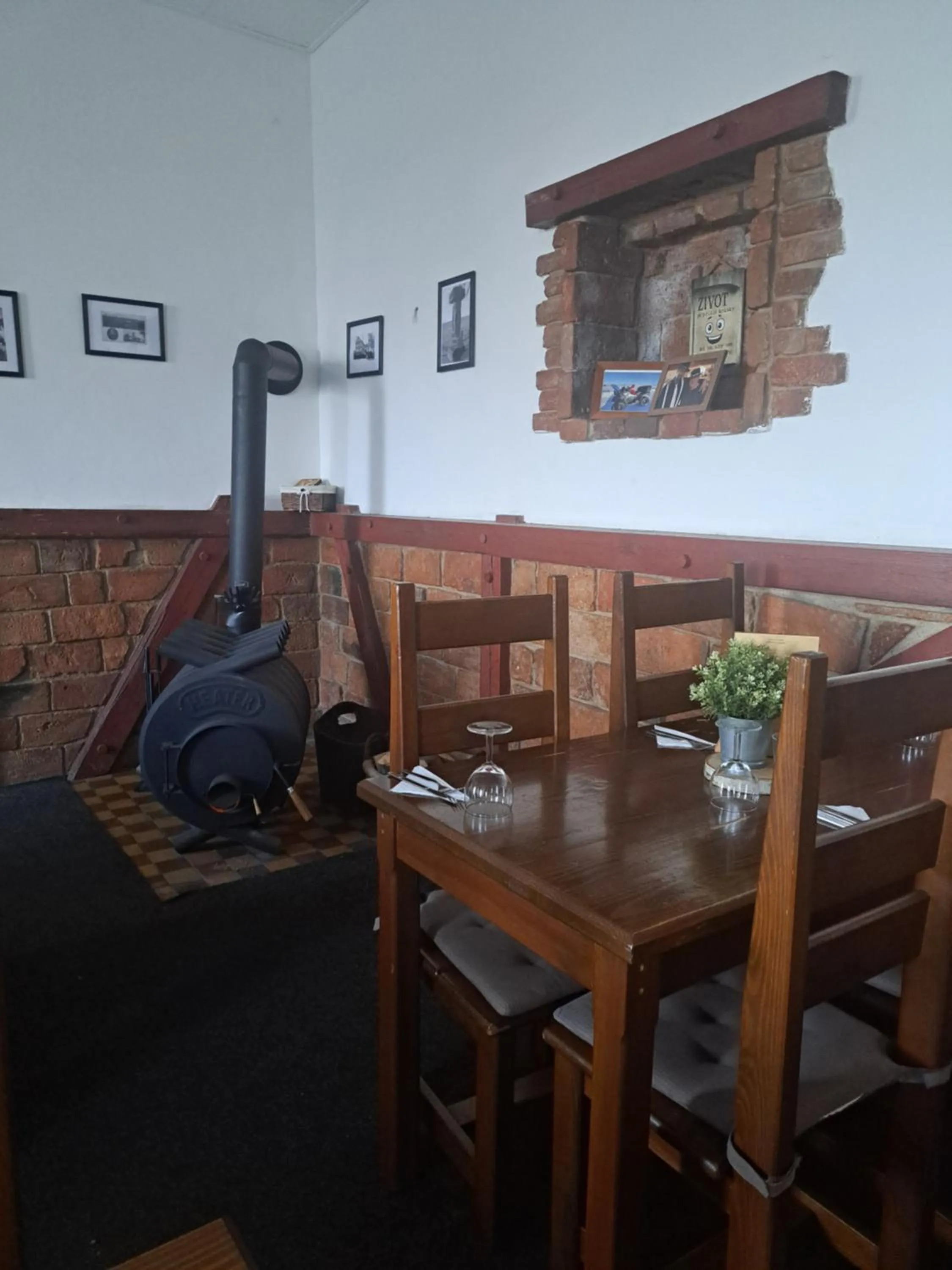 Restaurant/places to eat in Pension U Johnů