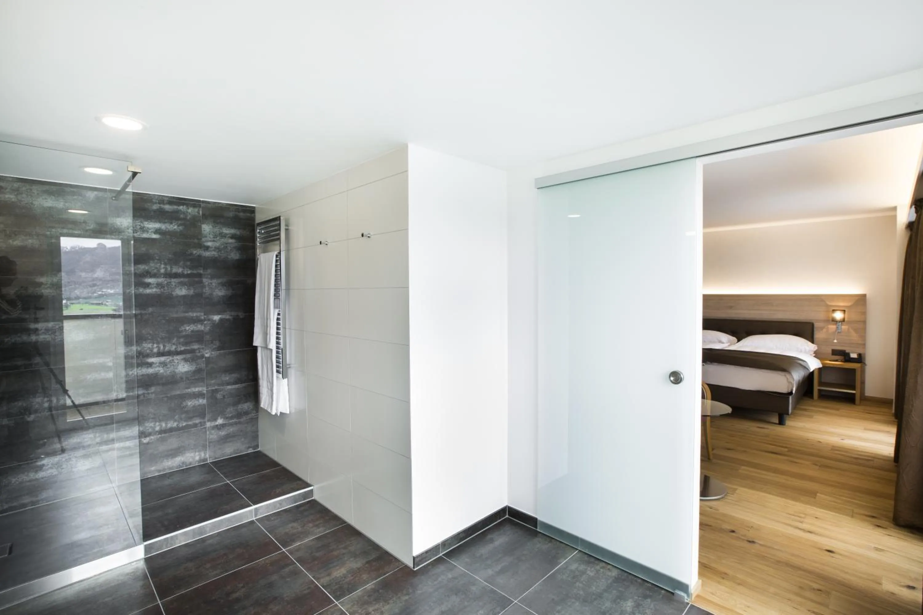 Toilet, Bed in Romantik Hotel le Vignier