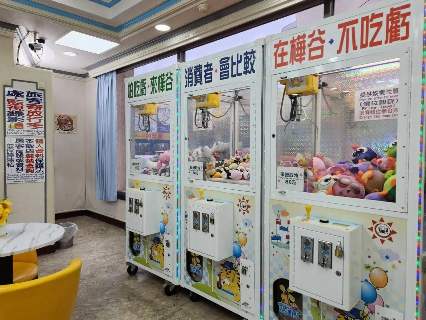 Decorative detail in Hua Ku Hotel