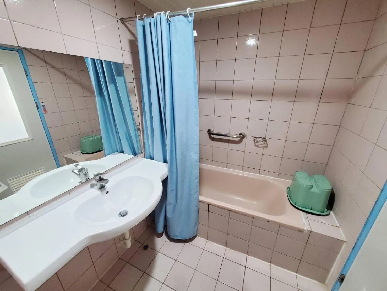 Shower in Hua Ku Hotel