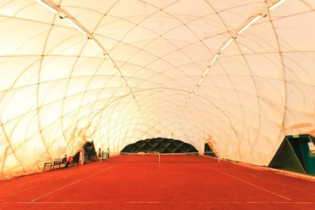 Tennis court in Dom Sportowca Błonie - MOSiR