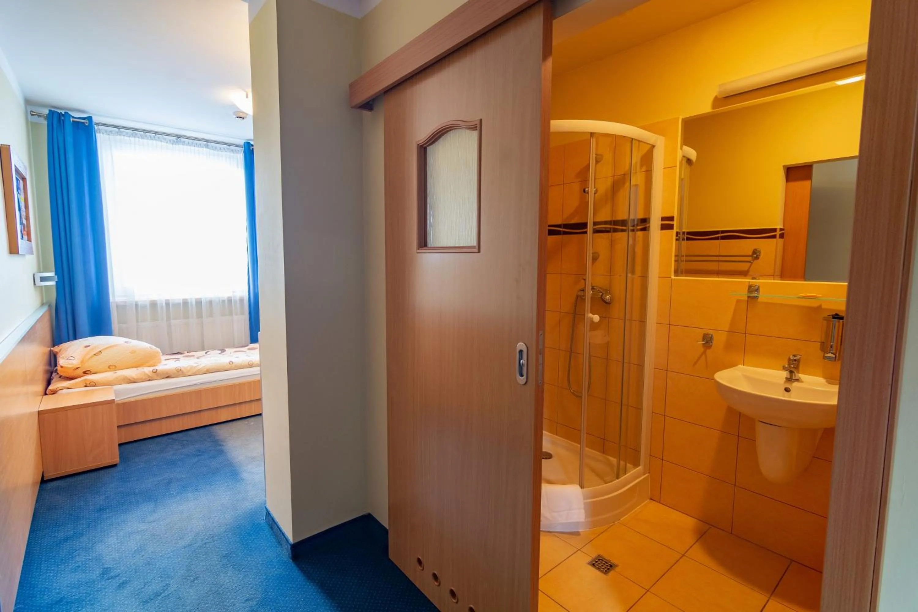Bathroom, Bed in Dom Sportowca Błonie - MOSiR