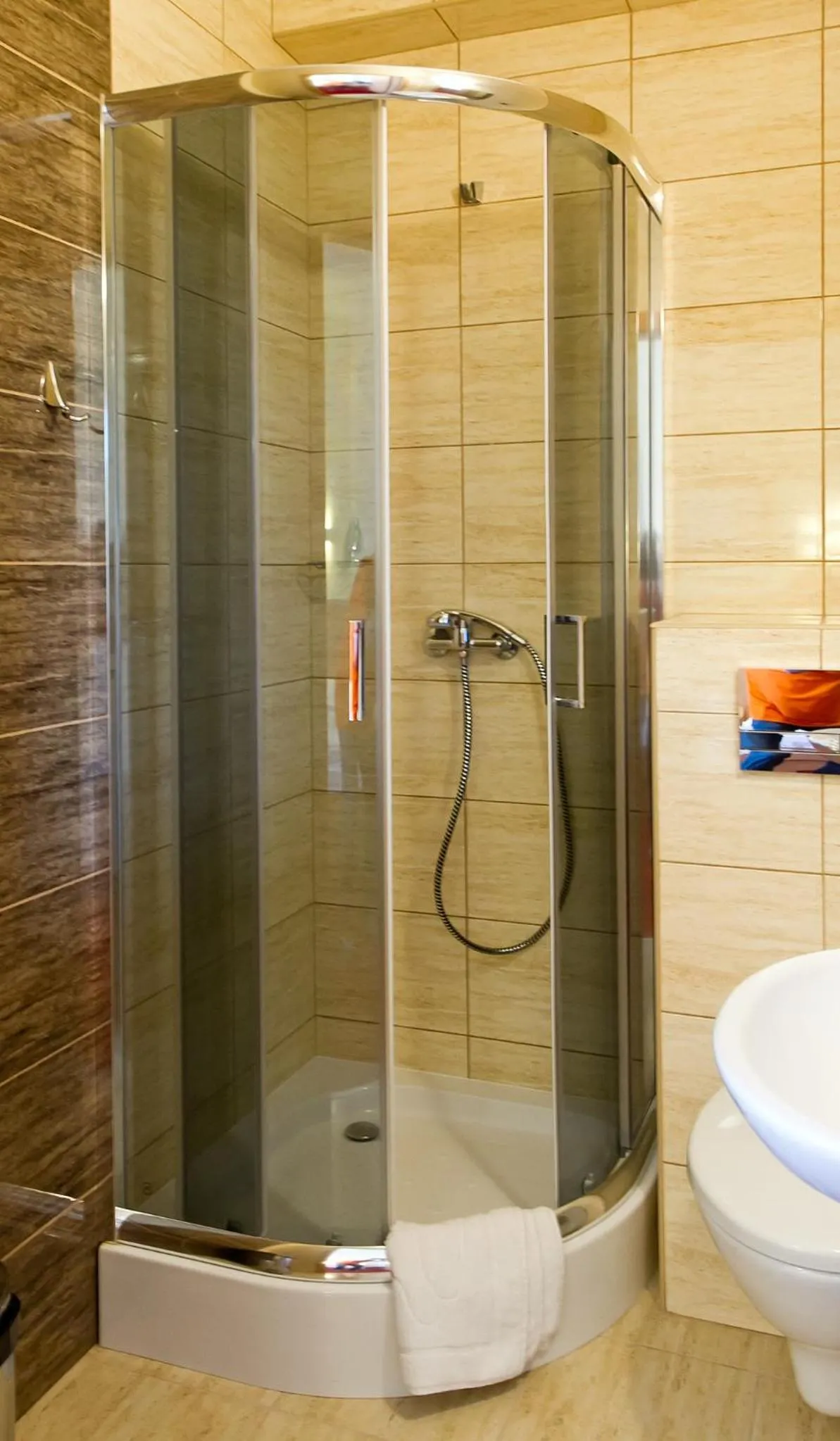 Bathroom in Dom Sportowca Błonie - MOSiR