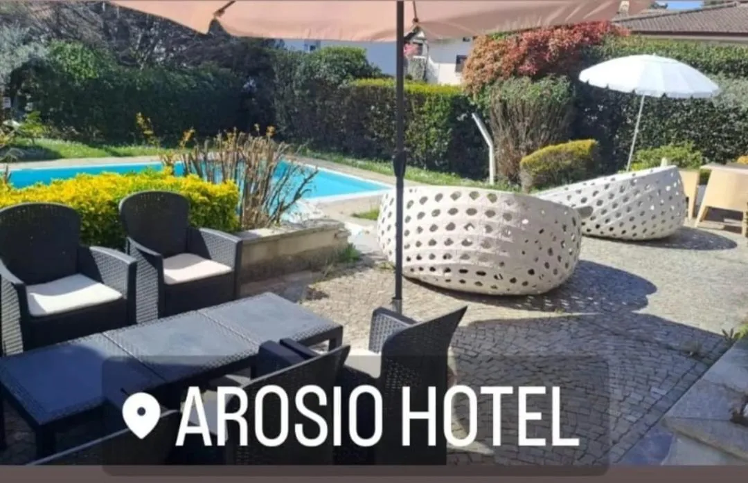 Swimming pool in Arosio Hotel