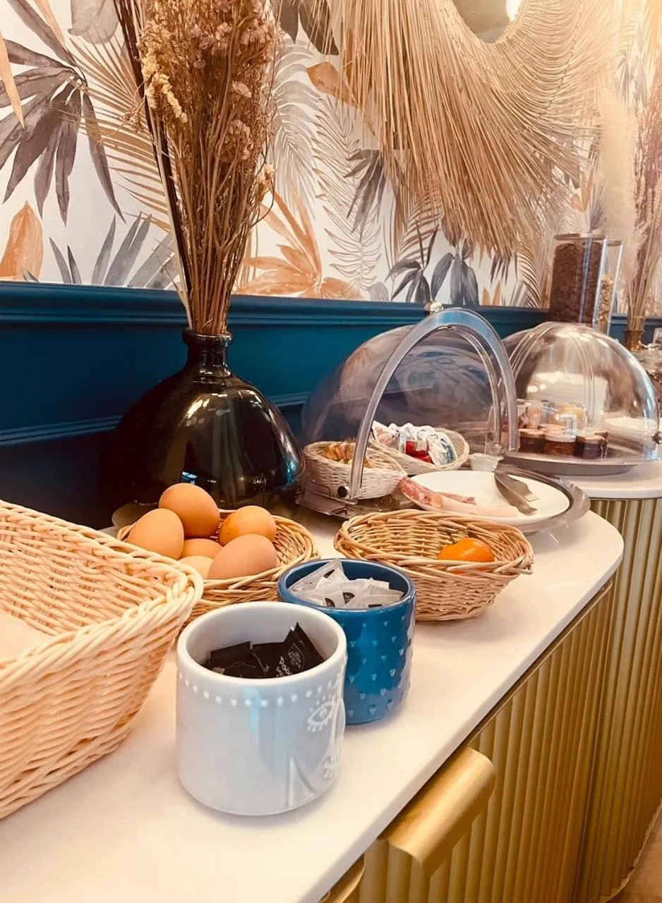 Continental breakfast in District Nation