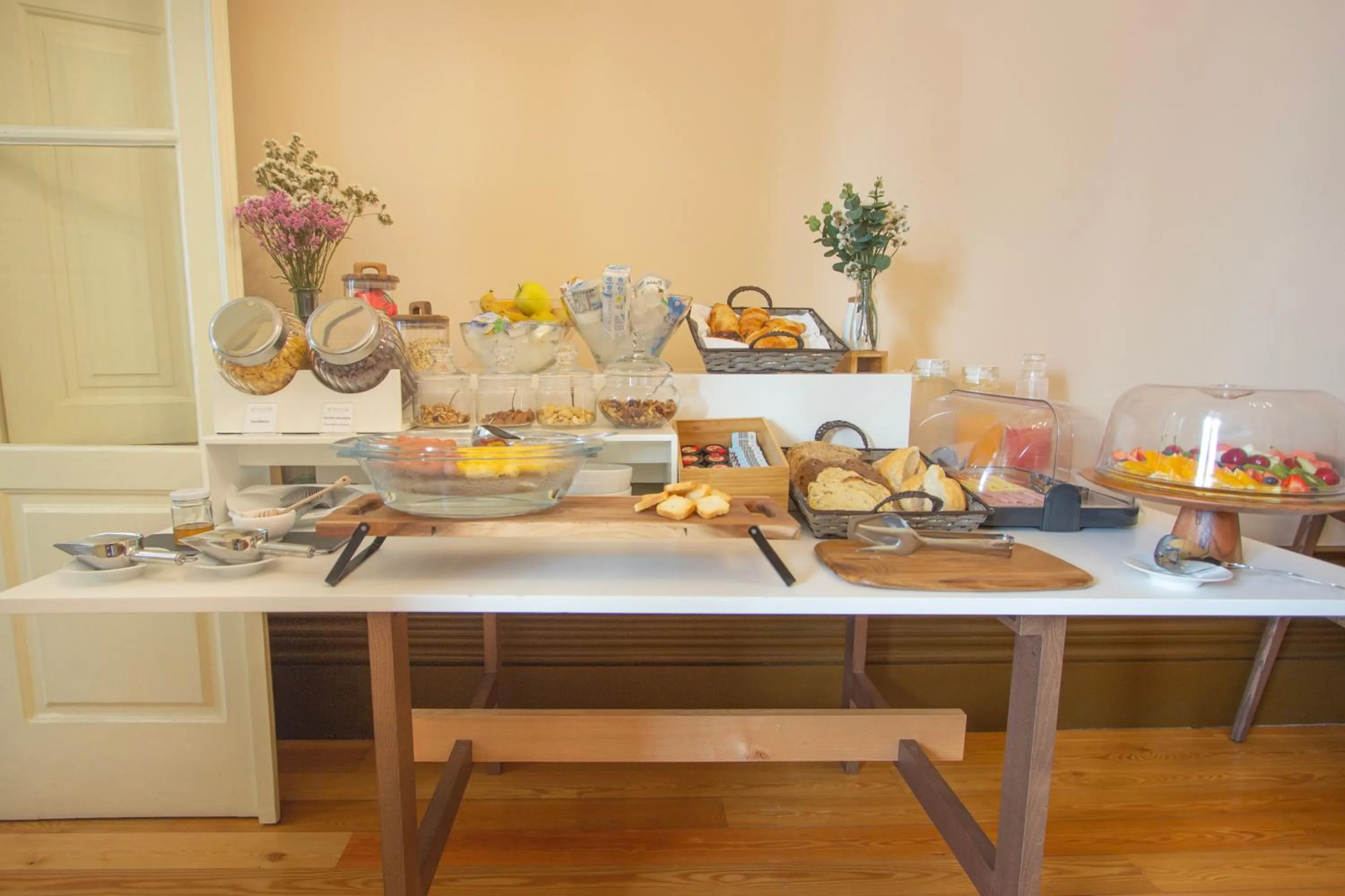 Breakfast in Dom José Alojamentos by Guestify