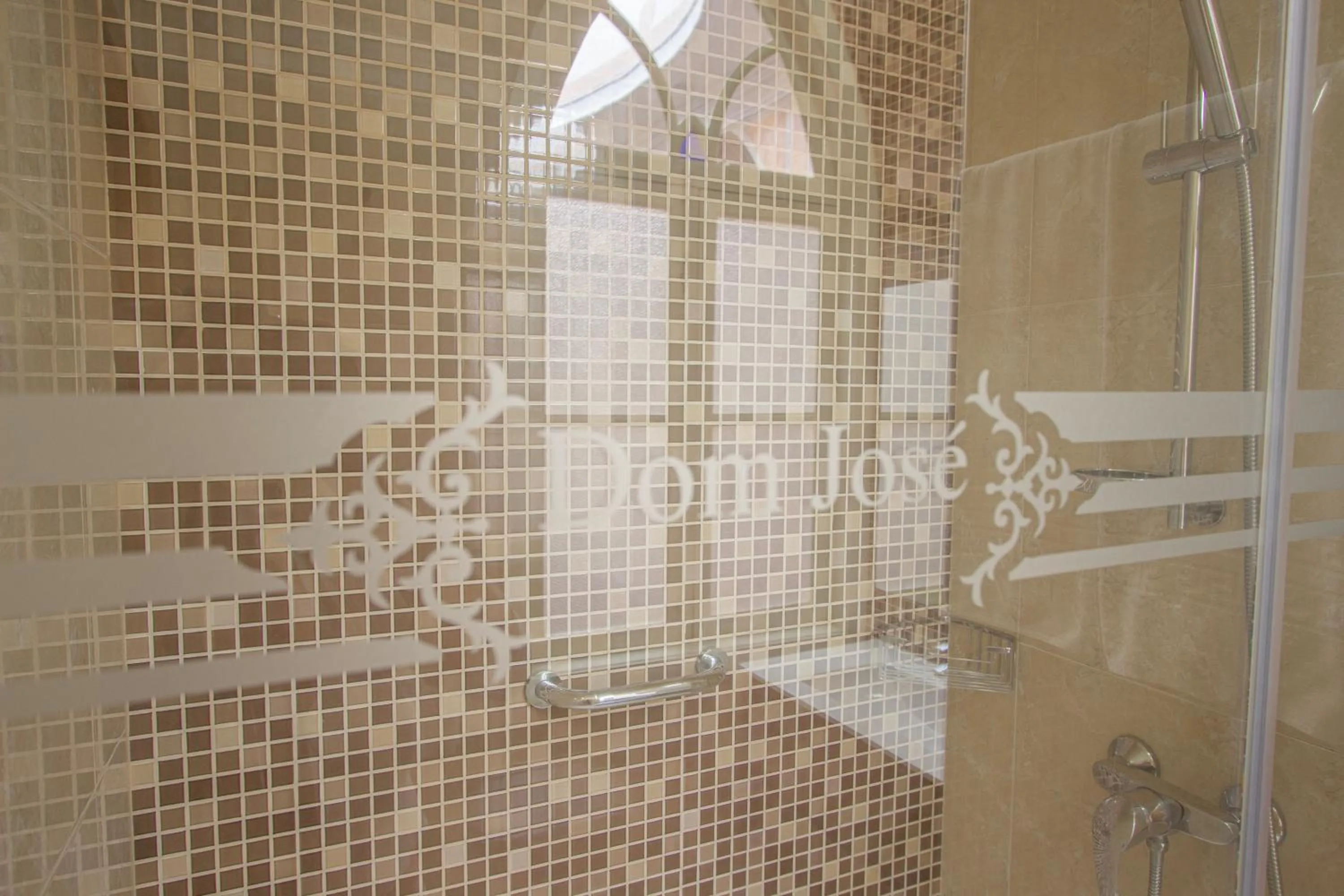 Shower in Dom José Alojamentos by Guestify