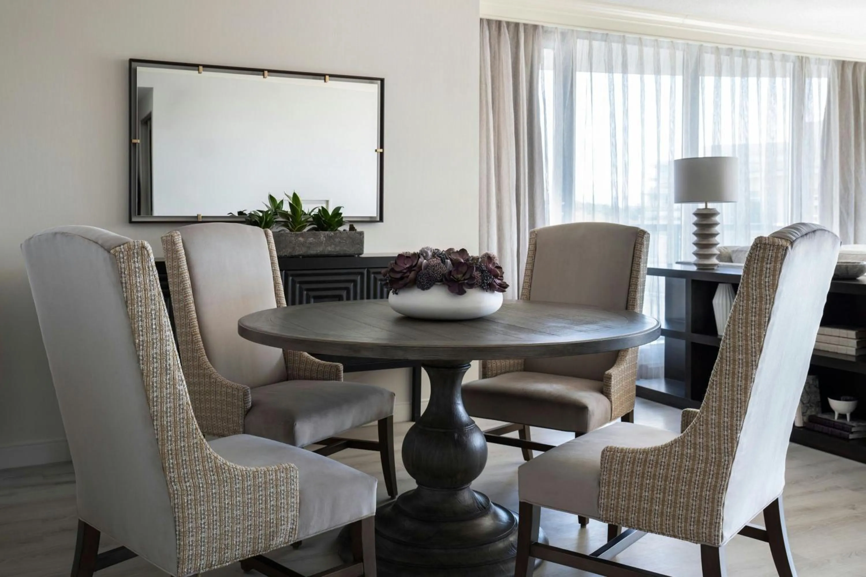 Living room in Victoria Marriott Inner Harbour