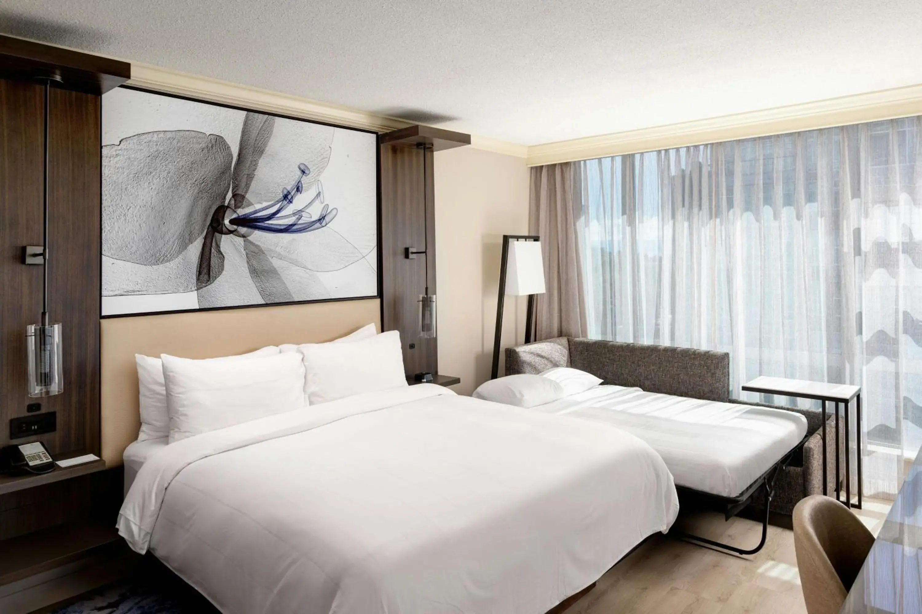 Superior Room, 1 King Bed, Nonsmoking in Victoria Marriott Inner Harbour Superior Room, 1 King Bed, Nonsmoking in Victoria Marriott Inner Harbour