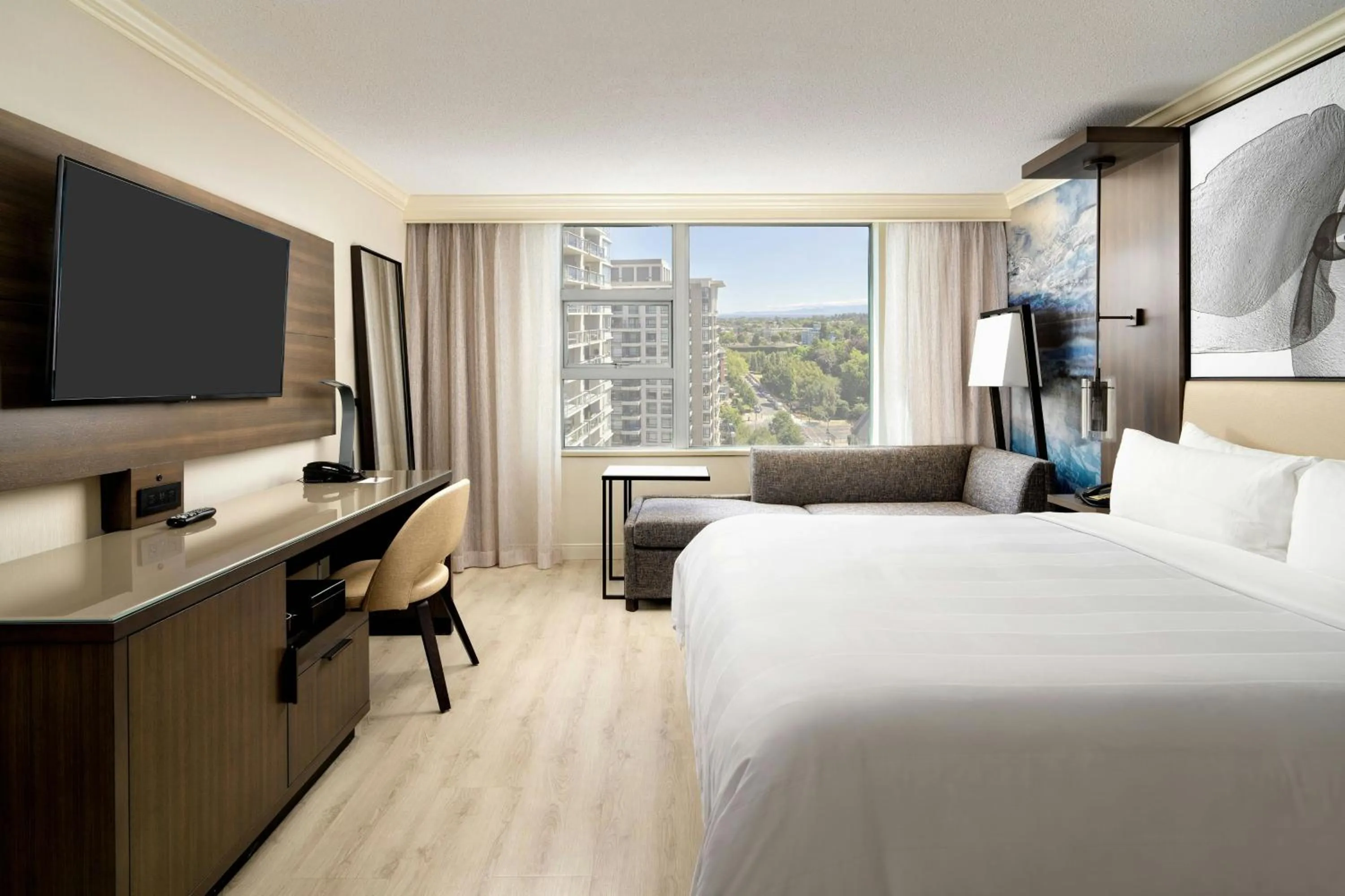 Bedroom, Bed in Victoria Marriott Inner Harbour