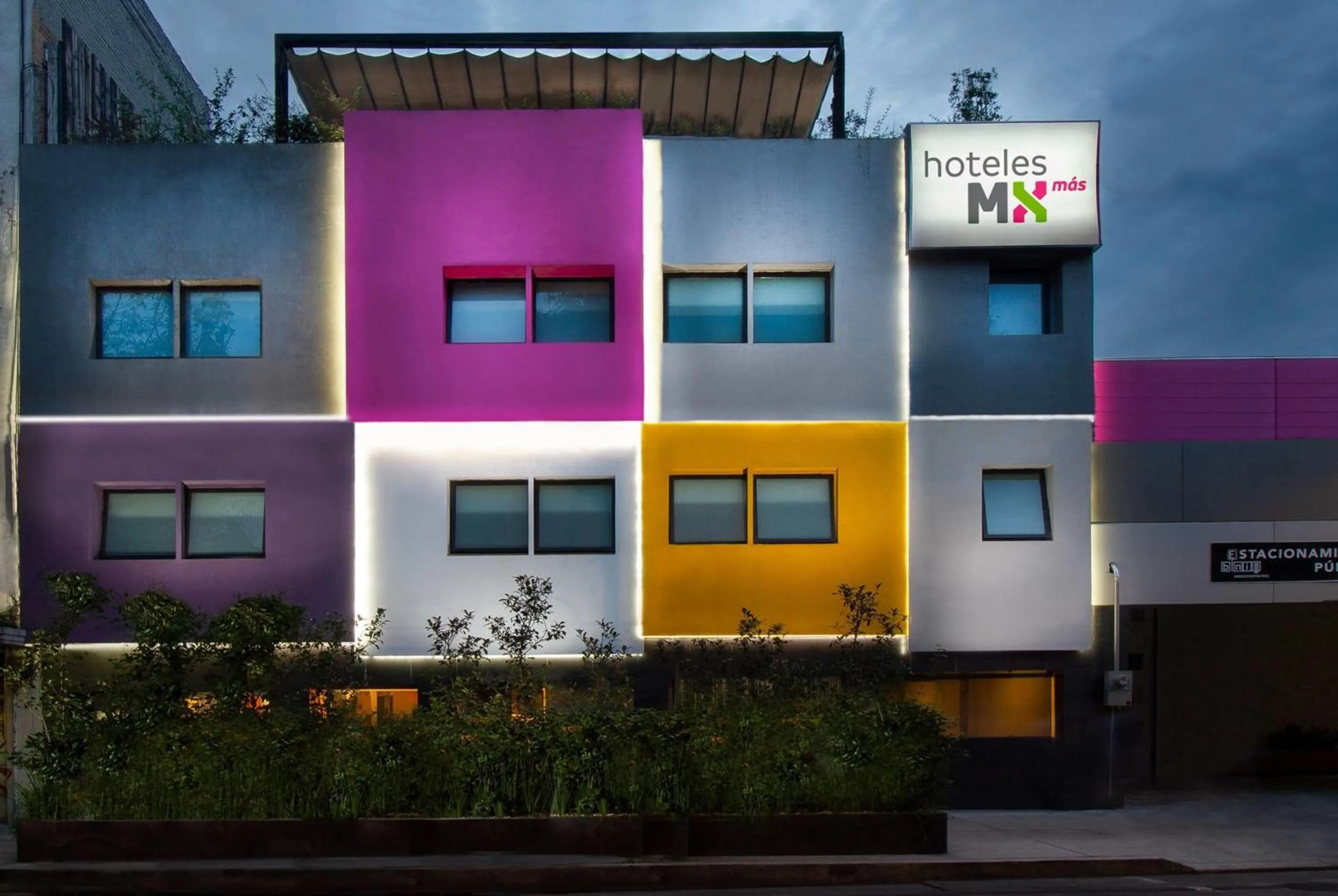 Property building in Hotel MX mas roma CDMX, Trademark Collection by Wyndham