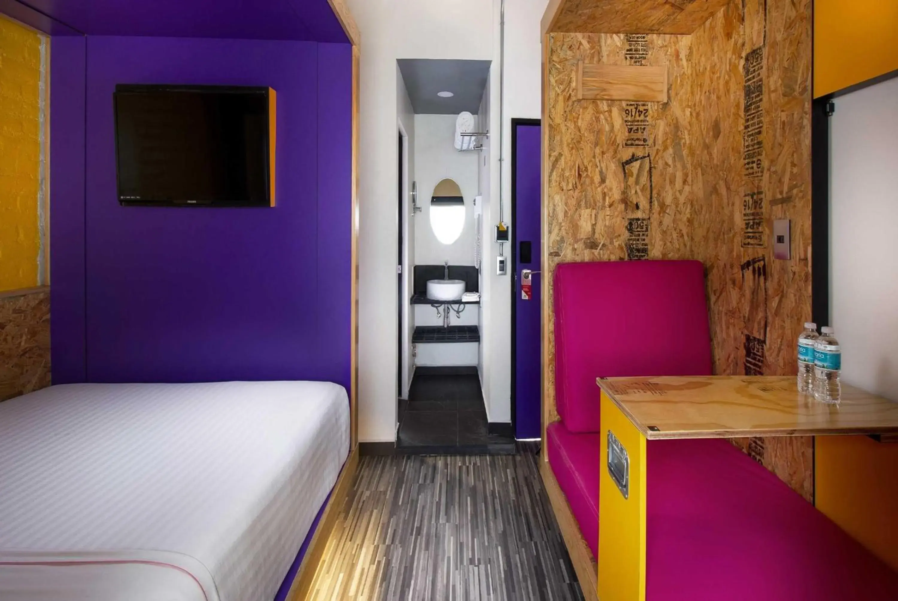 Photo of the whole room, Bed in Hotel MX mas roma CDMX, Trademark Collection by Wyndham Photo of the whole room, Bed in Hotel MX mas roma CDMX, Trademark Collection by Wyndham