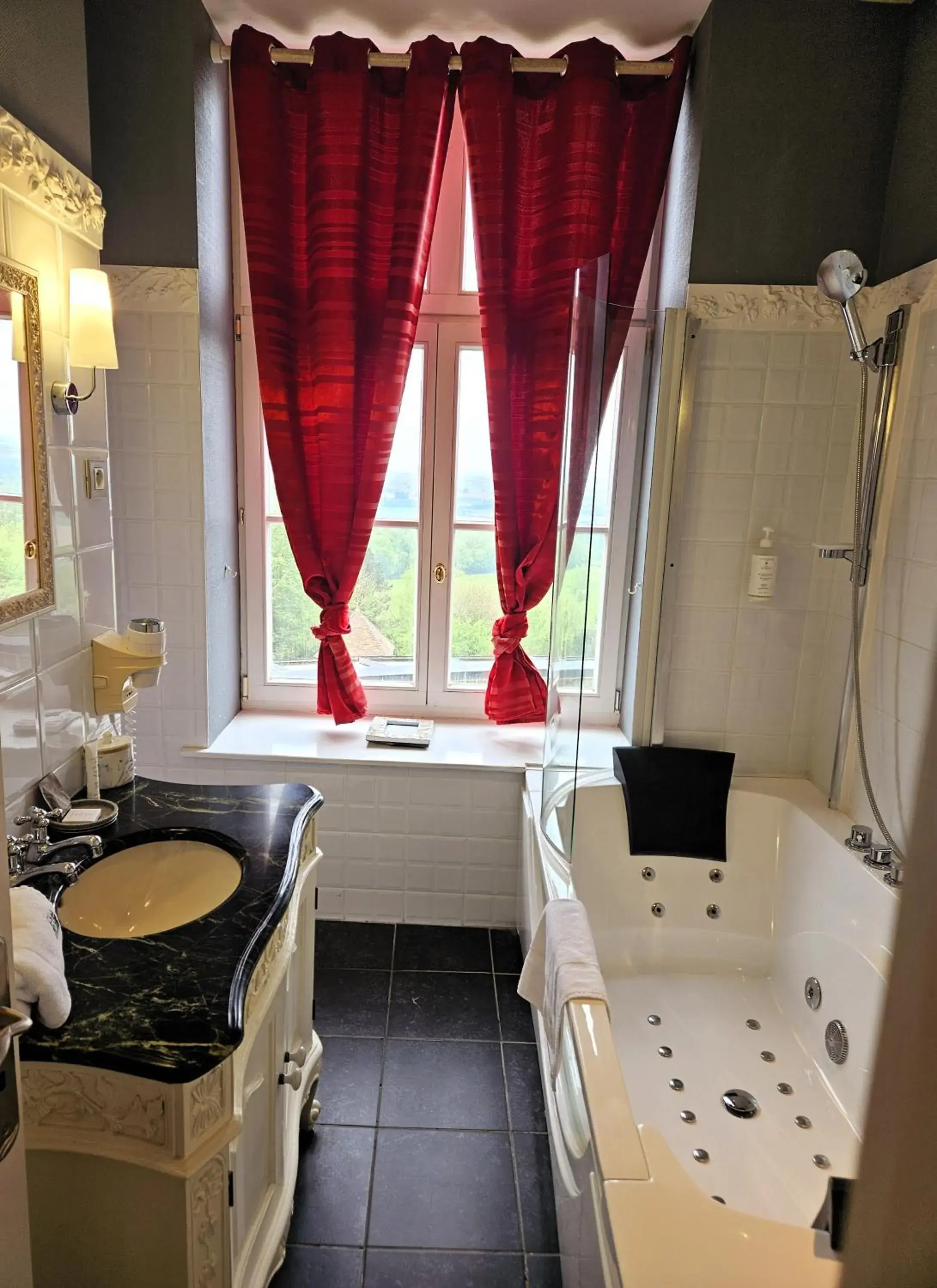 Bath, Bed in Châtellerie De Schoebeque Bath, Bed in Châtellerie De Schoebeque