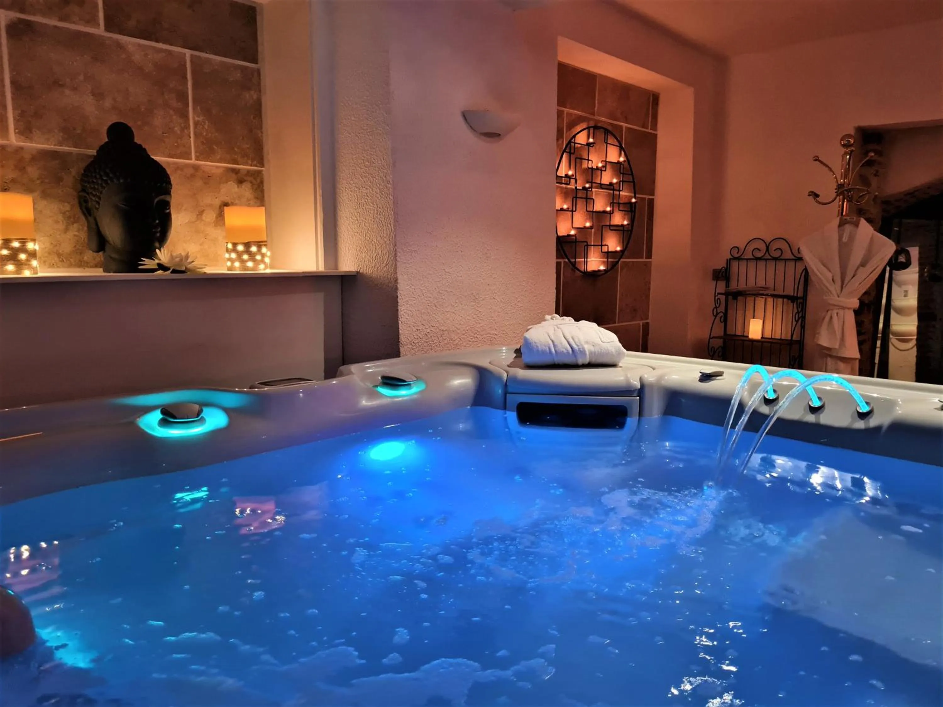 Hot Tub in Châtellerie De Schoebeque